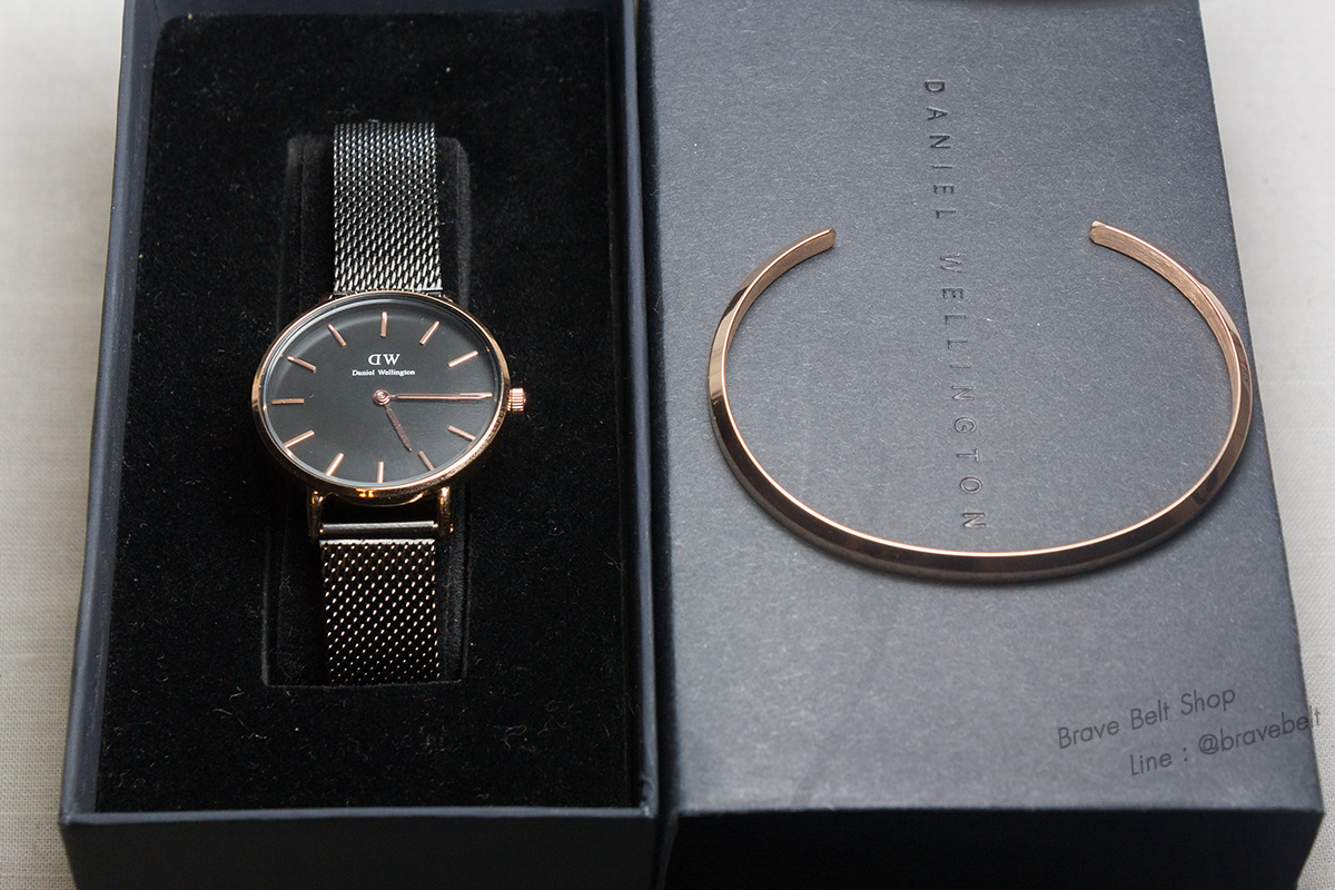 กำไลข้อมือ Daniel Wellington พร้อมสายสแตนเลส สายดำ กำไลข้อมือ Daniel Wellington พร้อมสายสแตนเลส สายดำ