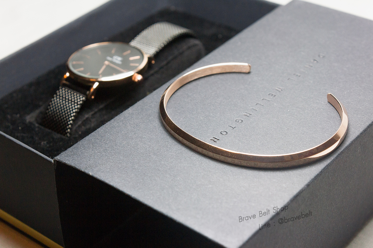 กำไลข้อมือ Daniel Wellington พร้อมสายสแตนเลส สายดำ กำไลข้อมือ Daniel Wellington พร้อมสายสแตนเลส สายดำ
