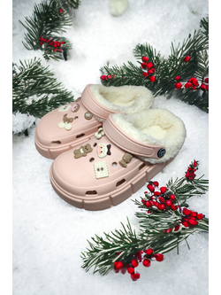 KiKi Shoes - รองเท้าผู้หญิง แตะหัวโต เปิดส้น เสริมขนปุย กันหนาว แฟชั่นสุดชิค สำหรับฤดูหนาวนี้ สไตล์ คร็อก พร้อมอะไหล่สุดน่ารัก