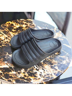 KiKi Shoes - รองเท้าแตะ สำหรับผู้ชาย แบบสวม ดำล้วน สไตล์สตรีทแบรนด์ ใส่ดี พื้นนุ่ม ทนทานมาก จัดเลยค่ะ