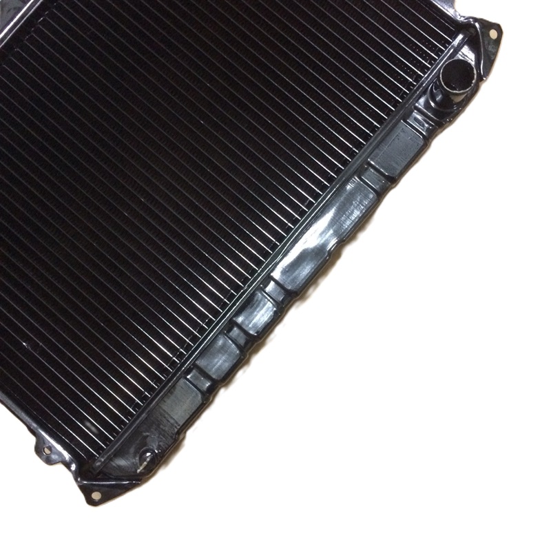 หม้อน้ำ MAZDA MAGNUM(แม็กนั่ม)/THUNDER(ธันเดอร์) รุ่นไม่มีปากเติมน้ำ เกียรกระปุก (เหล็กทองแดงทั้งใบ) (O.E.M ประกัน 6เดือน)