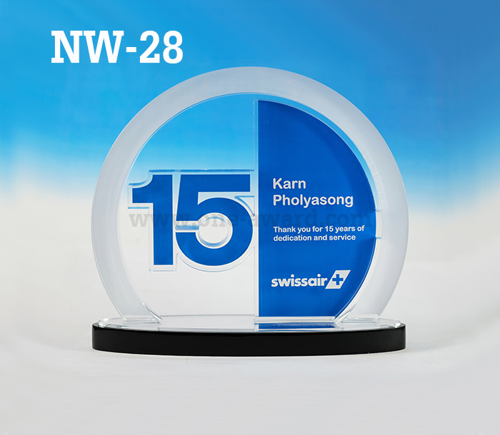 Code: NW-28 โล่อะคริลิค ความสูงตัวโล่ 5-8 นิ้ว ความหนาอะคริลิคตัวโล่ 15 มม. พร้อมเลเซอร์ข้อความและโลโก้ ลงสีได้ไม่เกิน 2 สี ***ราคาเริ่มต้นที่ 00 บาท (ความสูง 5 นิ้ว เมื่อสั่ง 5 ชิ้น+) ***
