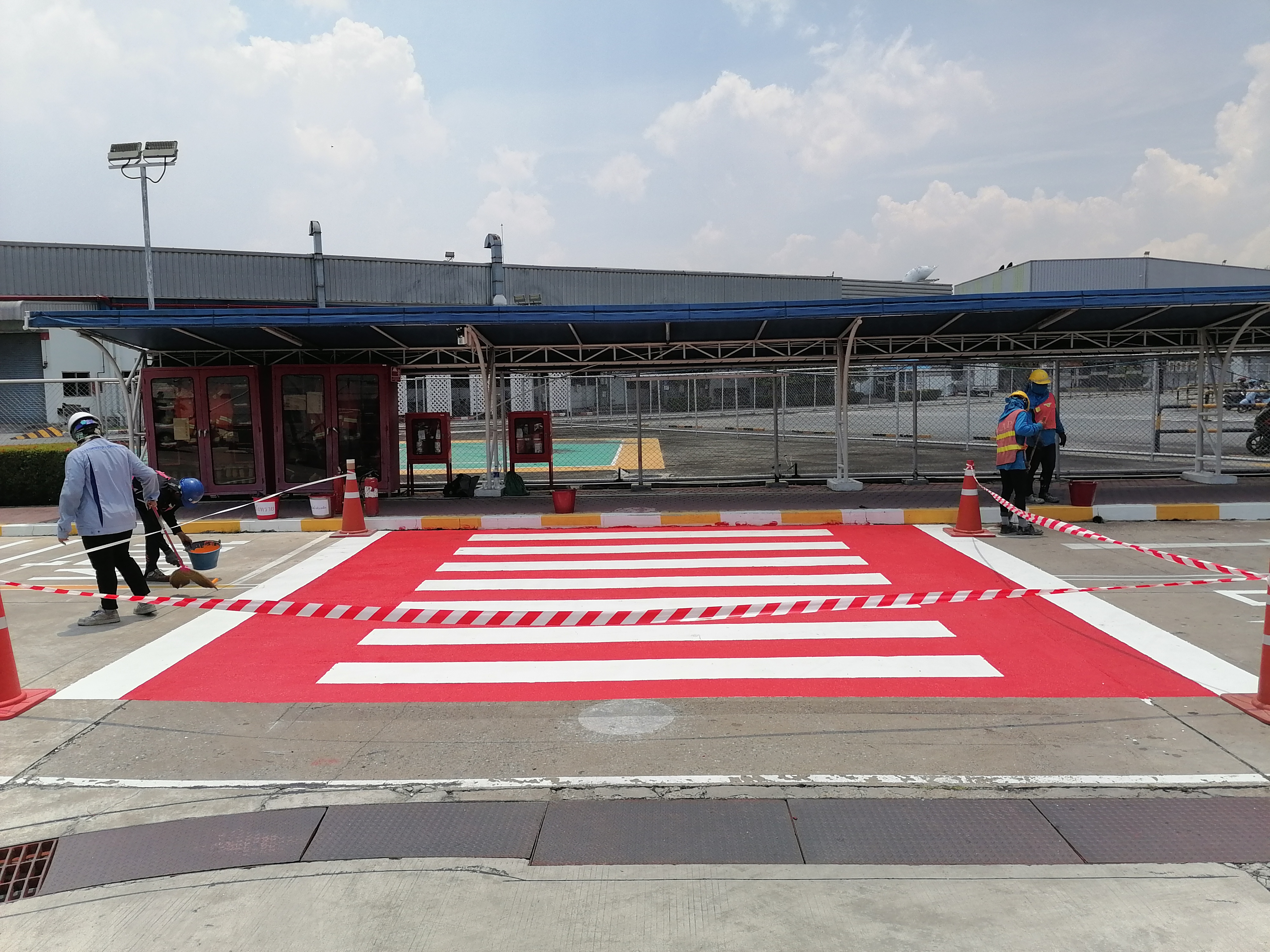งานตีเส้นจราจร สีเทอรืโมพลาสติก ทางม้าลายสีแดง