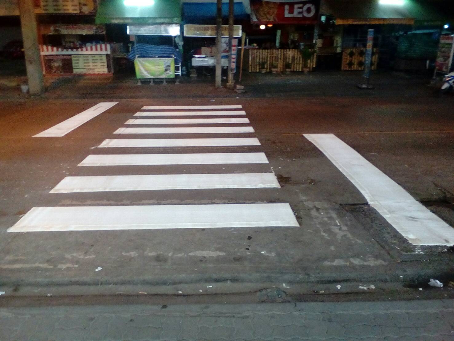 ตีเส้นจราจรสีเทอร์โมพลาสติก ทางม้าลายข้ามถนนภายในโรงงาน CPปทุมธานี