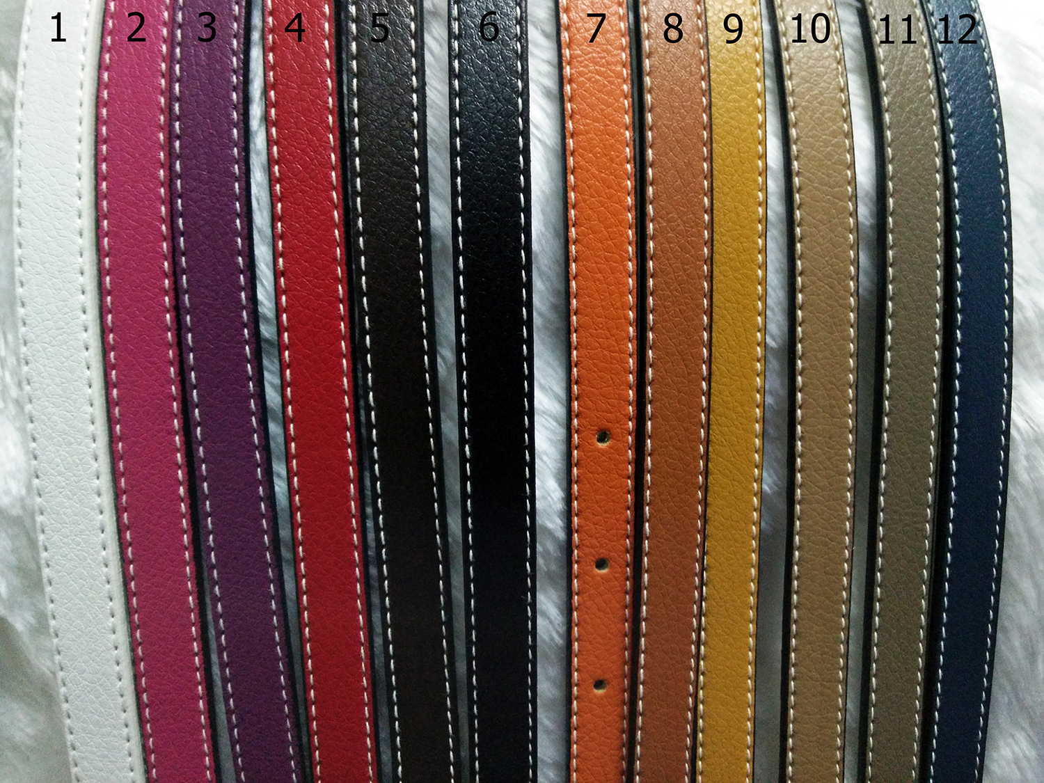 เข็มขัดหนังแท้สำหรับผู้หญิง หัวเข็มขัดสีเงินทรงสี่เหลี่ยมผืนผ้าแนวยาว