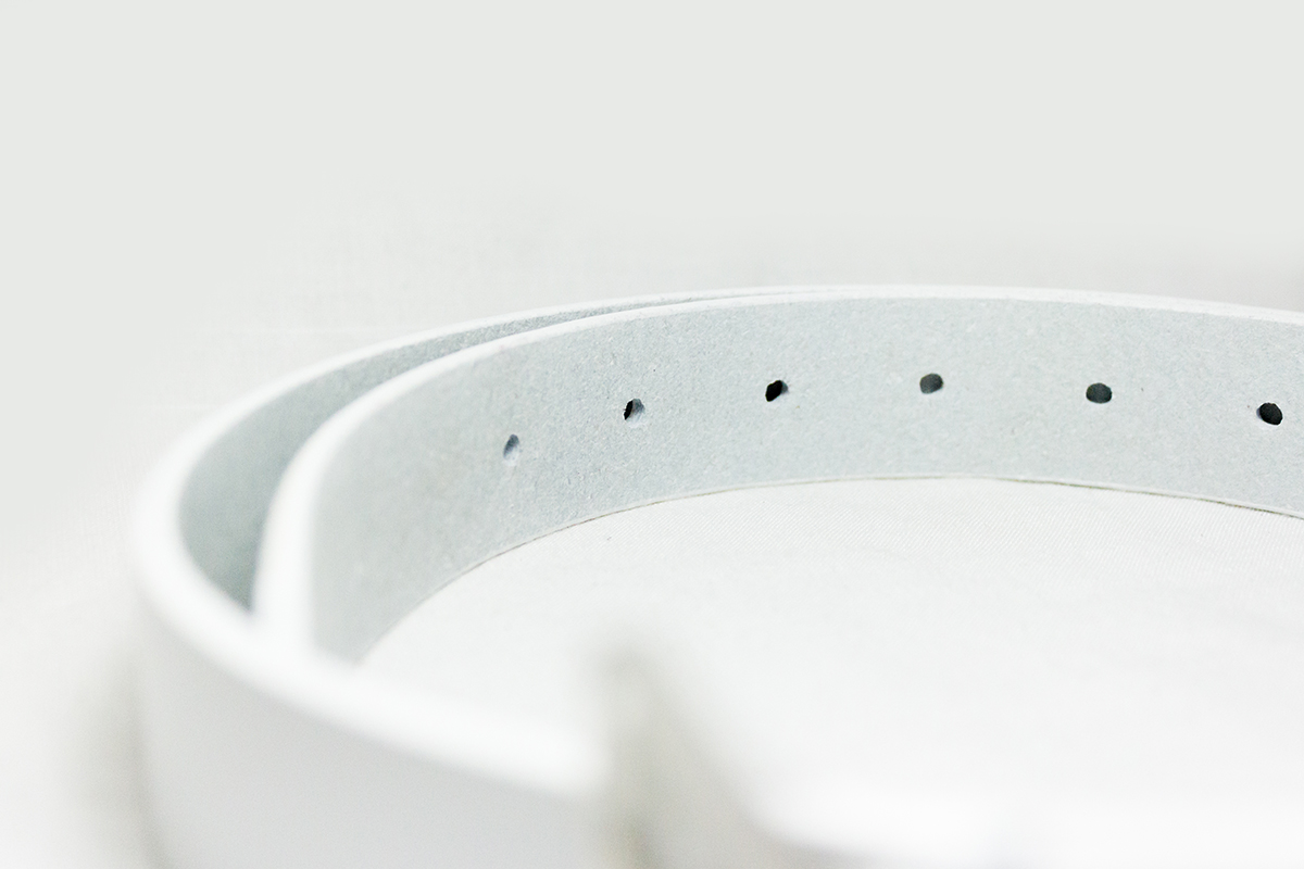 เข็มขัดหนังแท้แฟชั่นหัวเหลี่ยม สายหนังสีขาวสวย