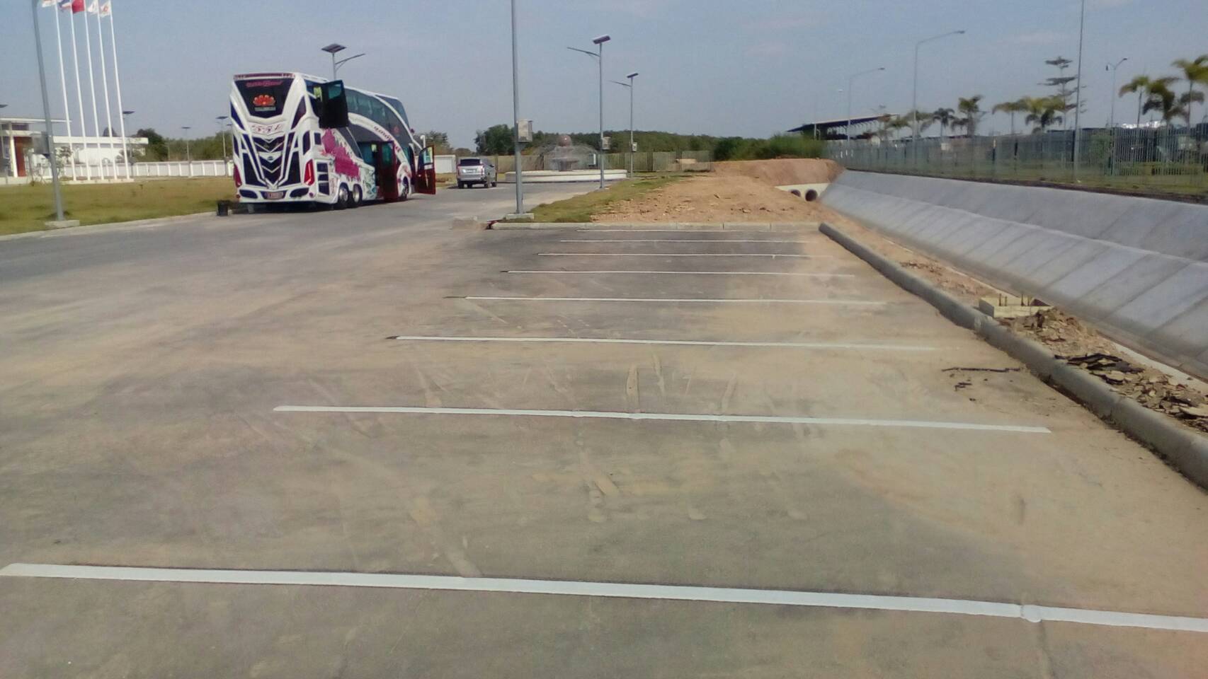 งานตีเส้นถนนหน้าโรงงาน หน่วยงานมาบยางพร จ.ระยอง