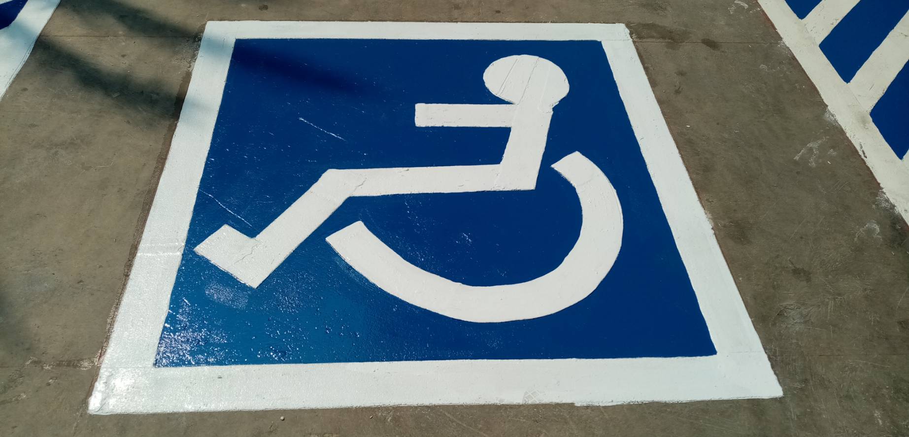 งานทำสัญลักษณ์ช่องจอดรถคนพิการ