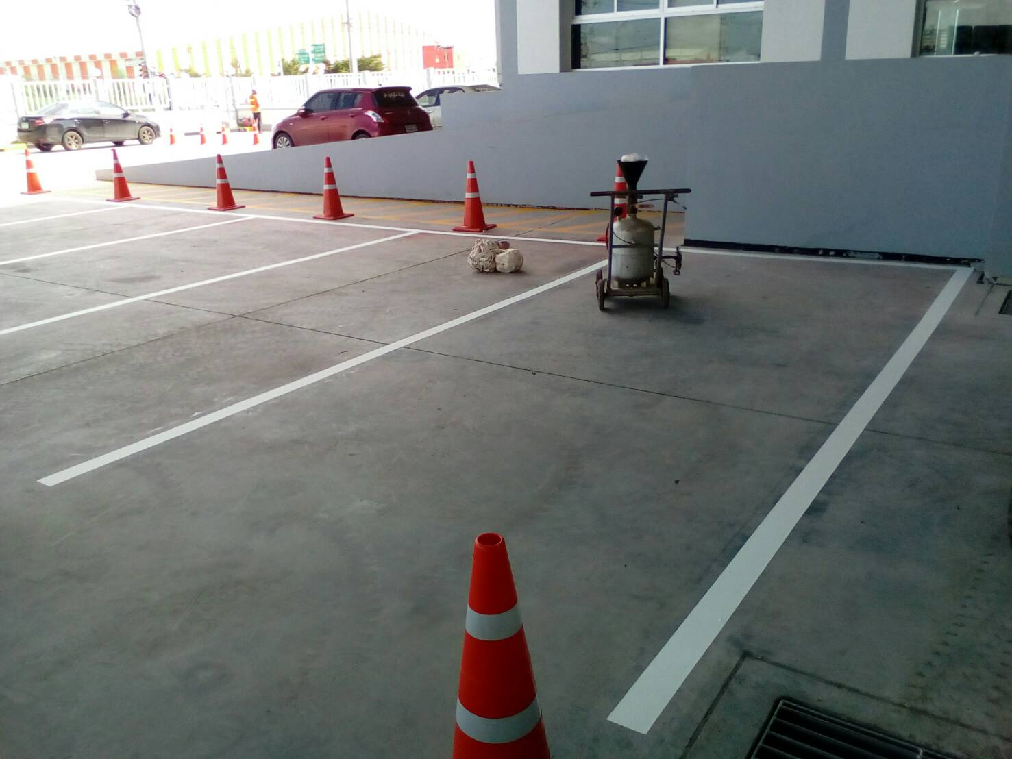 ตีเส้นช่องจอดรถยนต์และมอร์เตอร์ไซค์ ขนาดมาตราฐาน