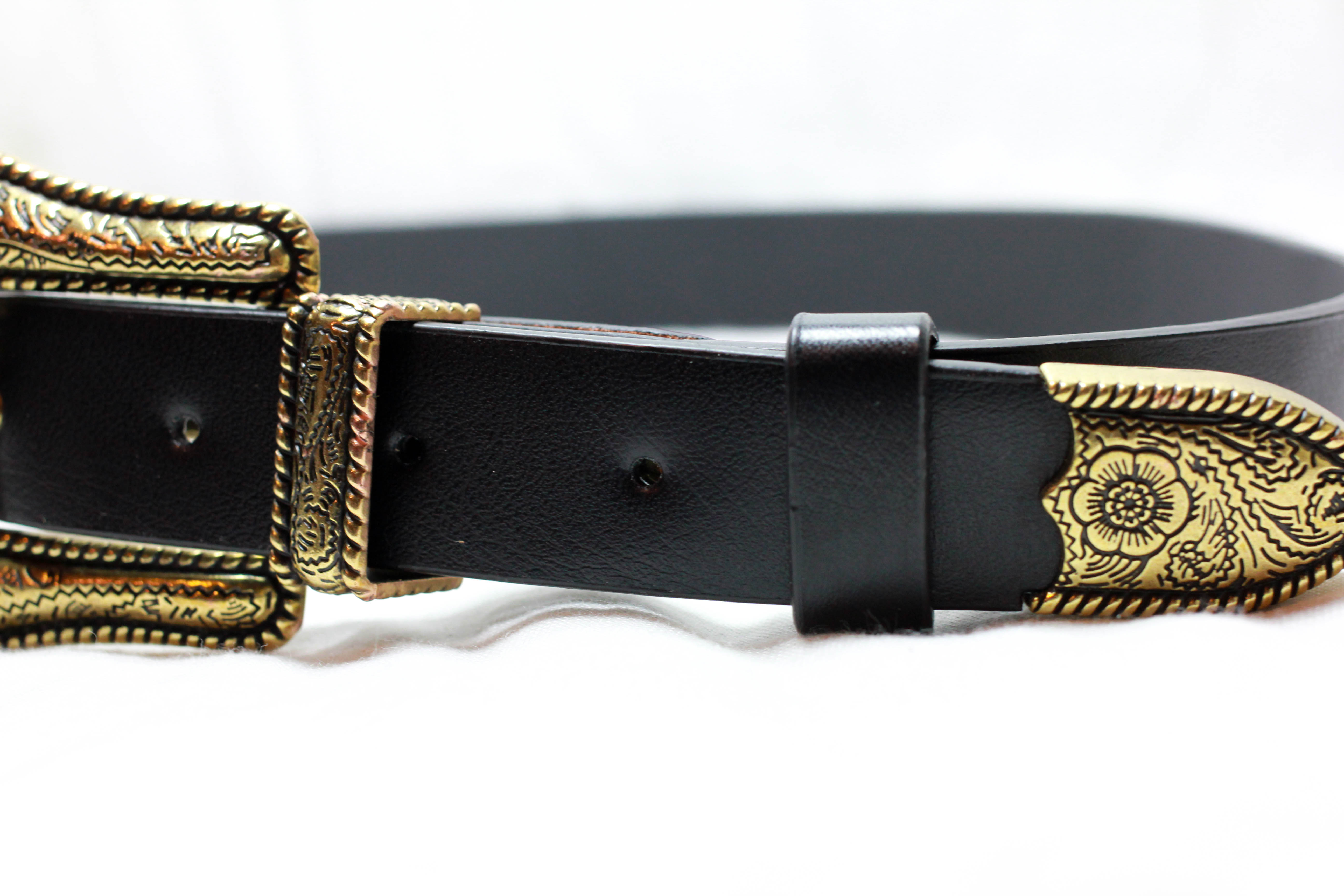 เข็มขัดสองหัวสีทอง หัวมลรูปดอกไม้ สายเรียบกว้าง 1 นิ้ว