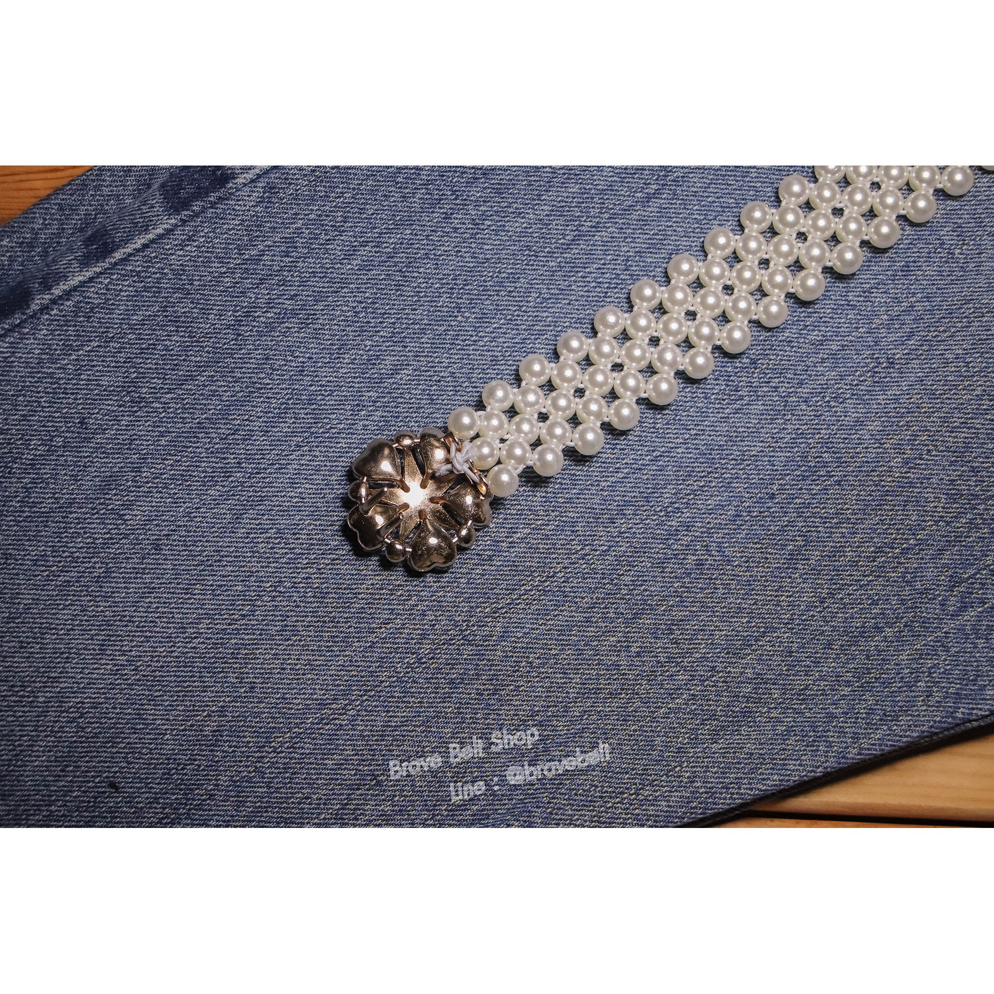 เข็มขัดไข่มุกเส้นใหญ่รูปดาว มีเพชรประดับล้อม