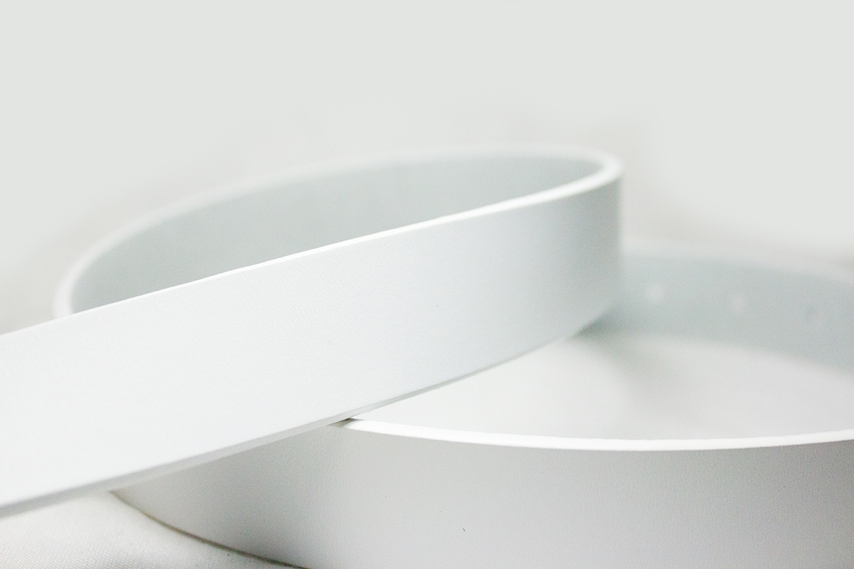 เข็มขัดหนังแท้แฟชั่นหัวเหลี่ยม สายหนังสีขาวสวย