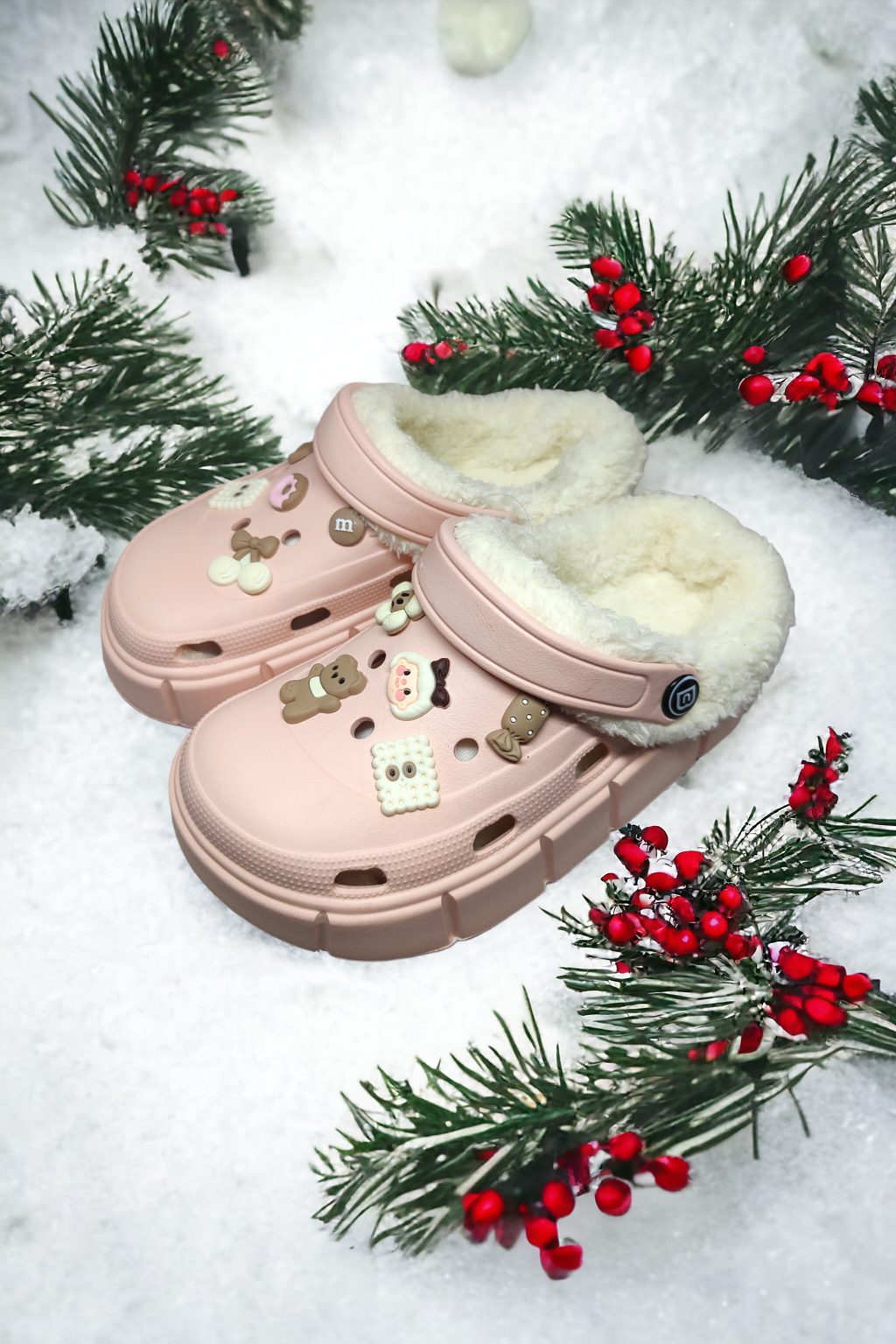 KiKi Shoes - รองเท้าผู้หญิง แตะหัวโต เปิดส้น เสริมขนปุย กันหนาว แฟชั่นสุดชิค สำหรับฤดูหนาวนี้ สไตล์ คร็อก พร้อมอะไหล่สุดน่ารัก