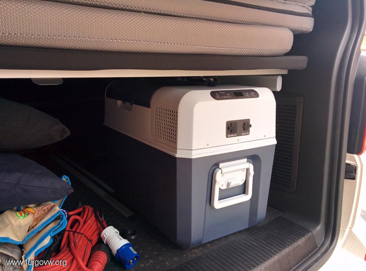 Mobicool FR60 ตู้เย็นแช่แข็ง/ตู้เย็นพกพา CoolFreezer,รุ่น FR60 ความจุ 60 ลิตร, สีฟ้า