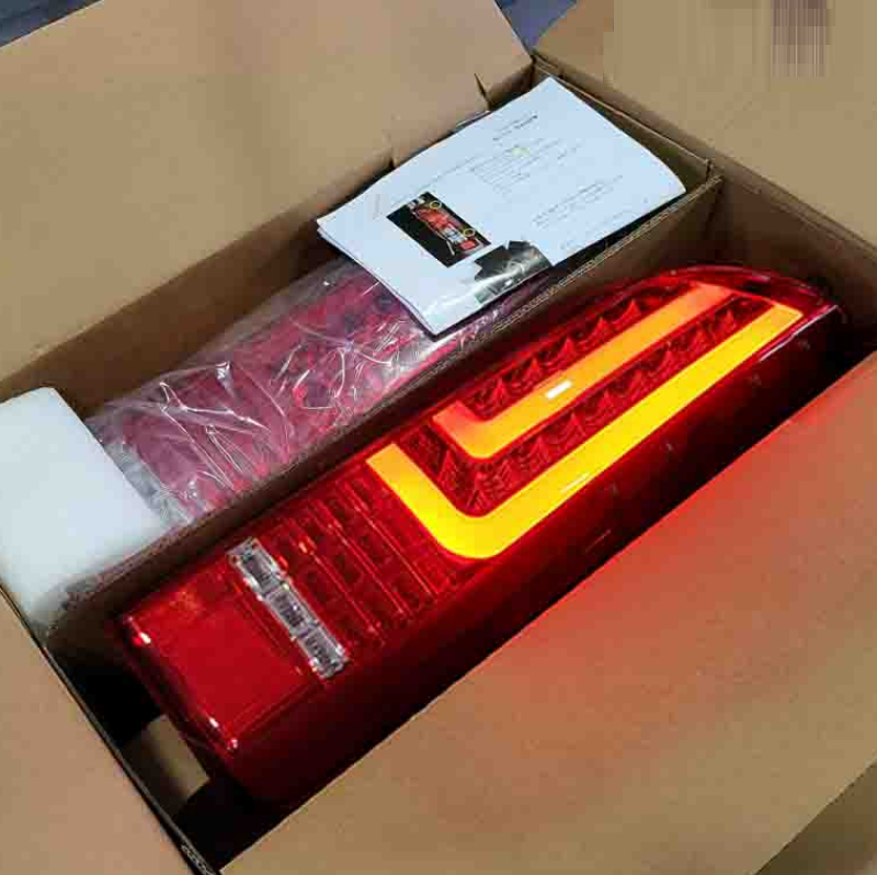 ไฟท้ายแต่ง TOYOTA COMMUTER(คอมมูเตอร์)/VENTURY(เวนจูรี่) LIGHT BAR STYLE ฝาแดง ปี2005-2018 คู่ (ซ้าย-ขวา)