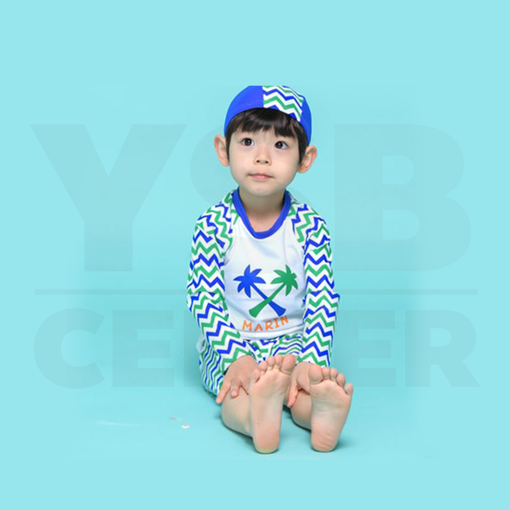 CASSA Set ชุดว่ายน้ำ 3 ชิ้น ชาย หญิง ชุดว่ายน้ำเด็กแขนยาว ขาสั้น สำหรับเด็ก ลายกราฟิก และต้นไม้ที่กลางเสื้อ
