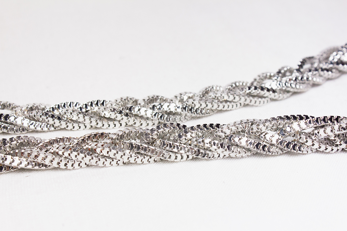 เข็มขัดโซ่สีเงินสวย ปลายมีสายห้อย