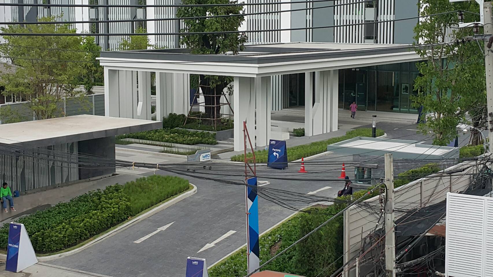 ตีเส้นช่องจอดรถภายในคอนโด กทม