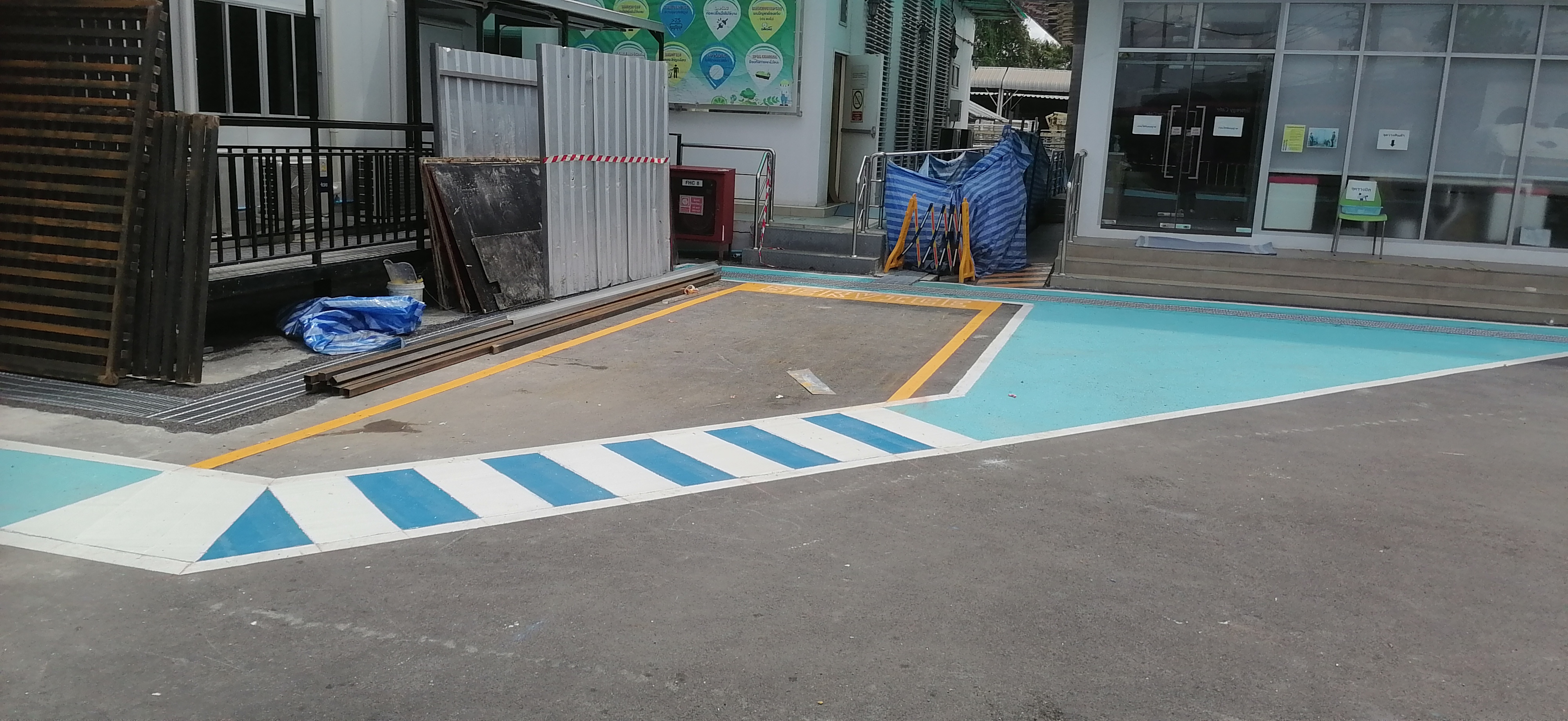 งานตีเส้นจราจรเส้นทางเดินภายในโรงงานสีเทอร์โมพลาสติก