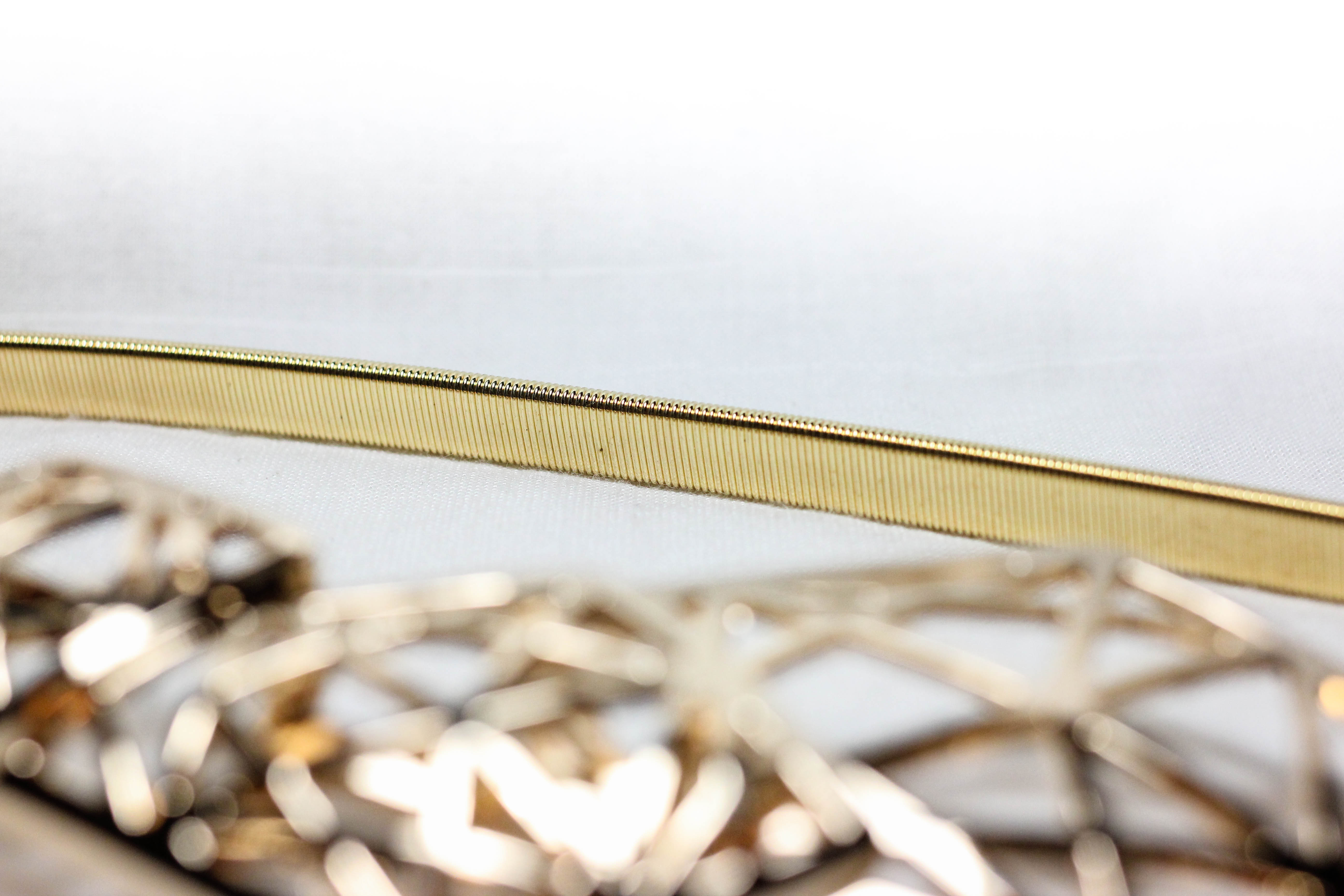 เข็มขัดสปริงสีทอง หัวลายกราฟฟิก สวยน่าใช้