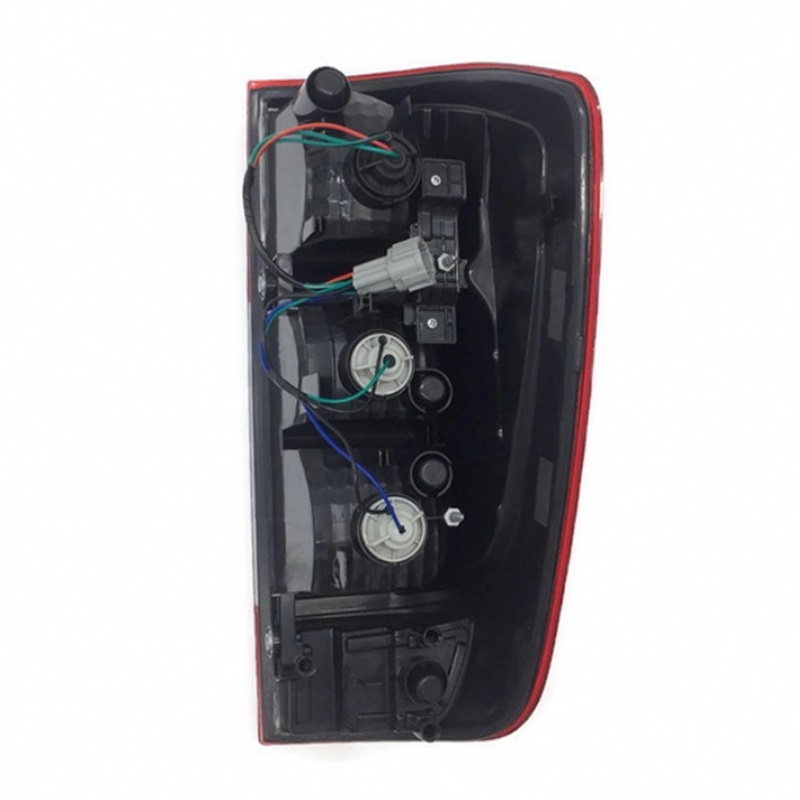 ไฟท้าย NISSAN NAVARA NP300(เอ็นพี300) เฉพาะรุ่นแคป-4ประตู เท่านั้น พร้อมขั้วไฟ ปี2014-2020 (งานแท้ TYC) -ราคาต่อดวง-