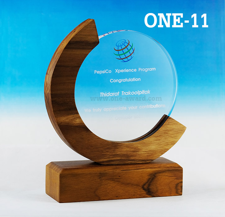 Code: ONE-11 โล่อะคริลิค ความสูงตัวโล่รวมฐานไม้ 7-10 นิ้ว ความหนาอะคริลิคตัวโล่ 10 มม. พร้อมเลเซอร์ข้อความและโลโก้ ลงสีได้ไม่เกิน 2 สี ***ราคาเริ่มต้นที่ 1,270 บาท (ความสูงรวมฐาน 7 นิ้ว เมื่อสั่ง 3 ชิ้น+) ***