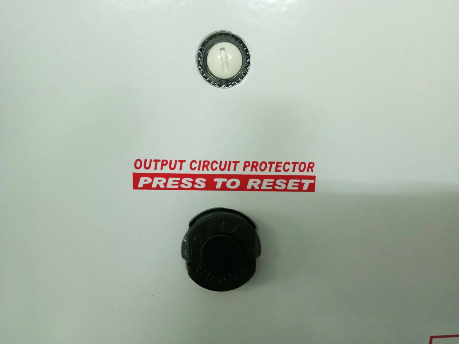 เครื่องชาร์จแบตเตอรี่รถยนต์ LION 6V./12V./24V. 30A ( L241530 )