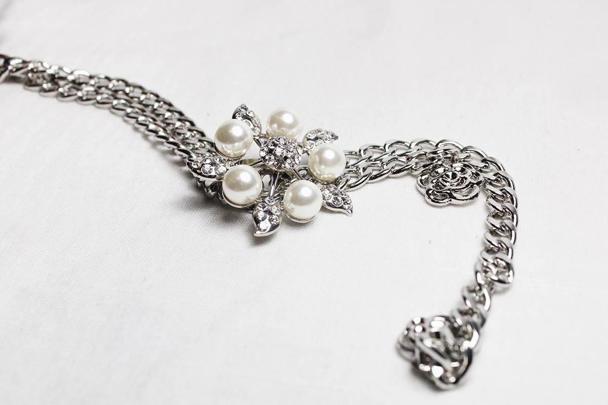 เข็มขัดสายโซ่หัวไข่มุก รูปดอกไม้สวยงาม