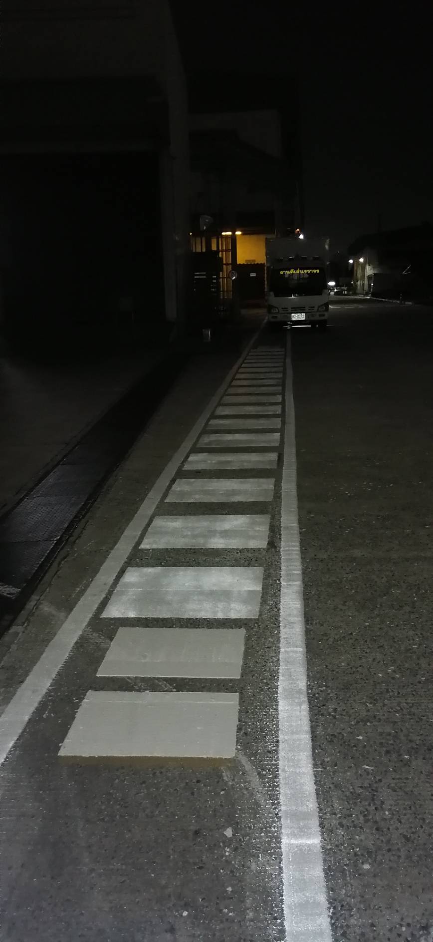 ทาสีช่องจอดรถคนพิการ