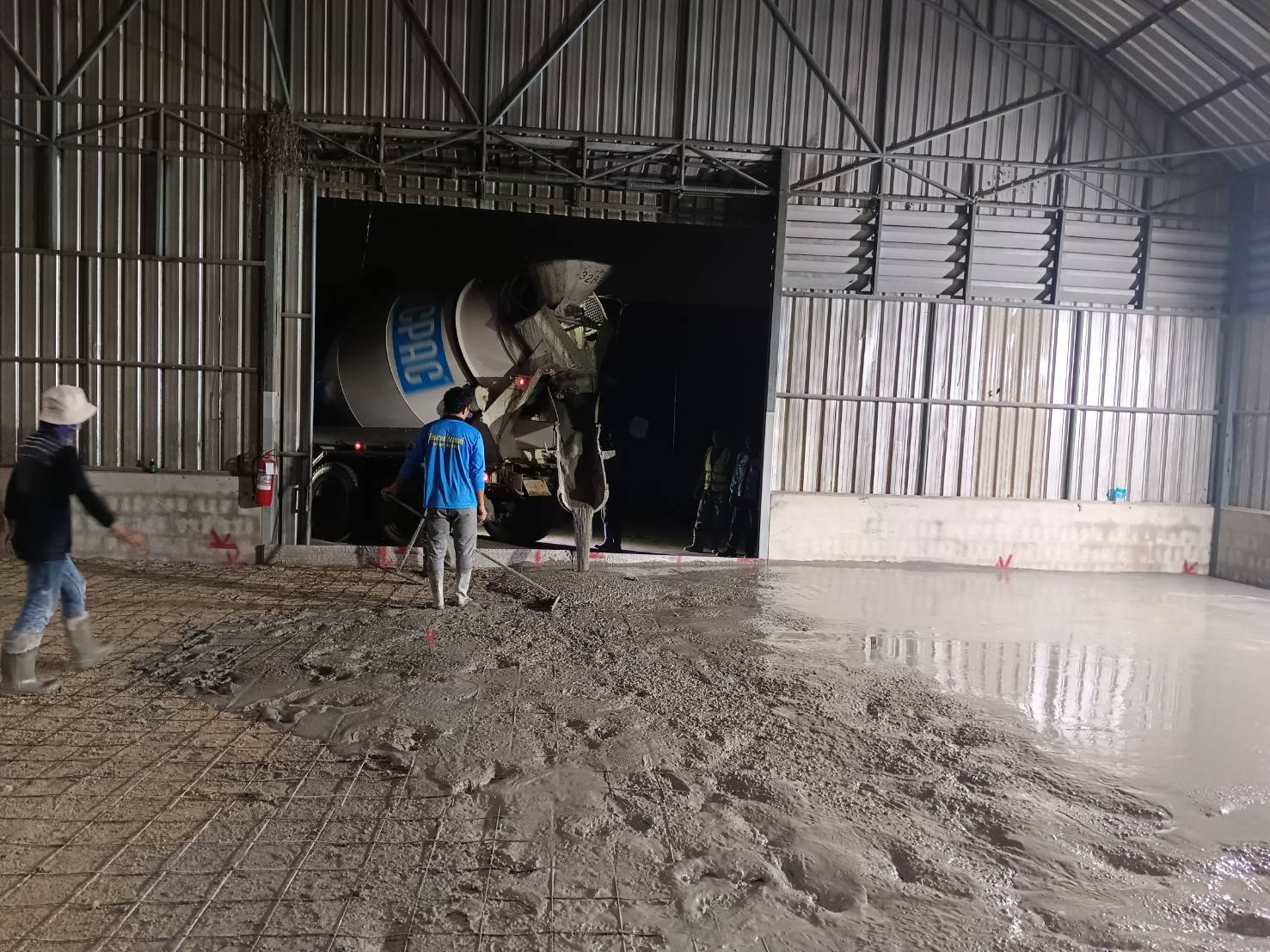 หน้างานซอยแลนด์24 บางนา เทพื้นโรงงาน