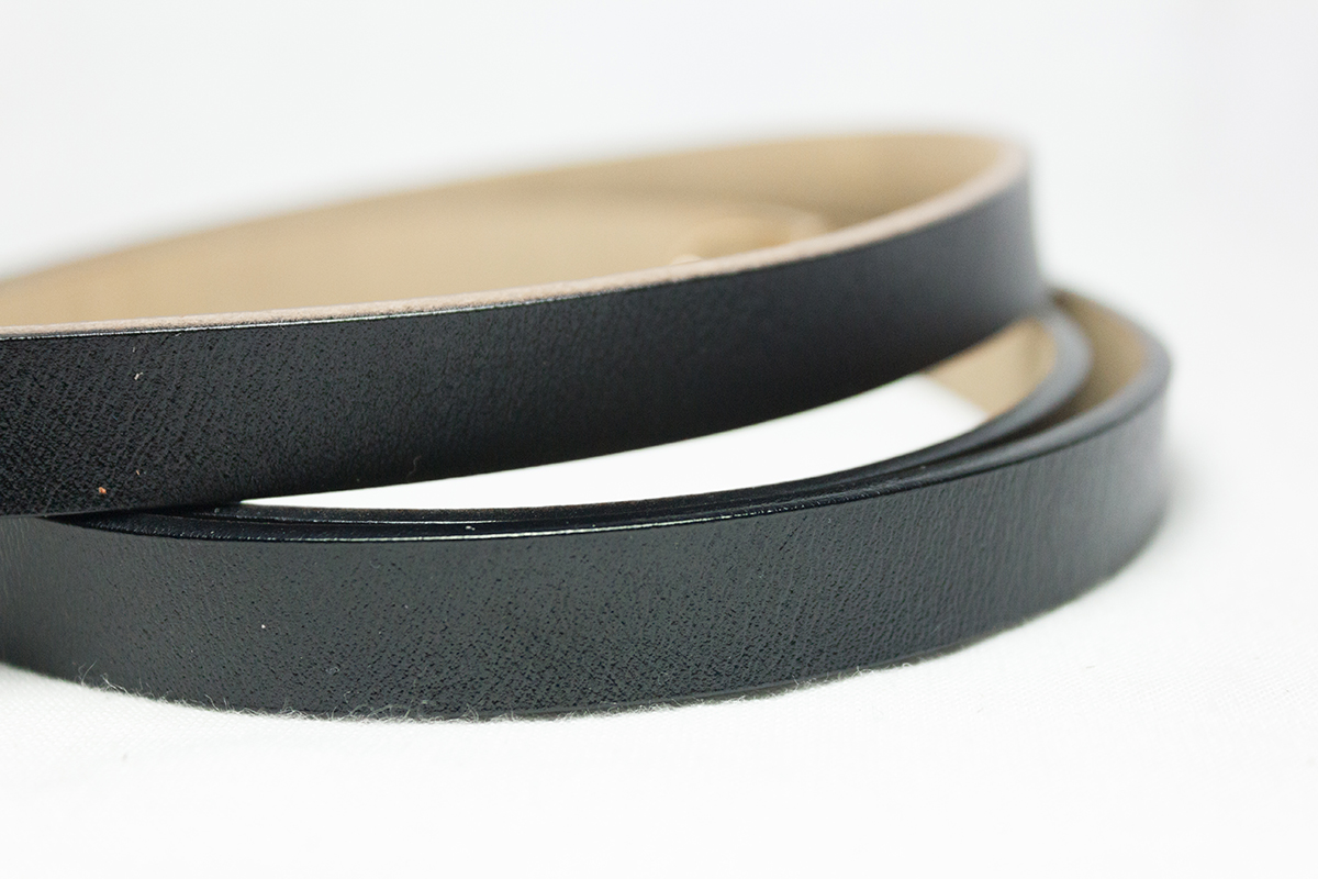 เข็มขัดวินเทจเส้นเล็ก หัวสีทองหนังสีดำ