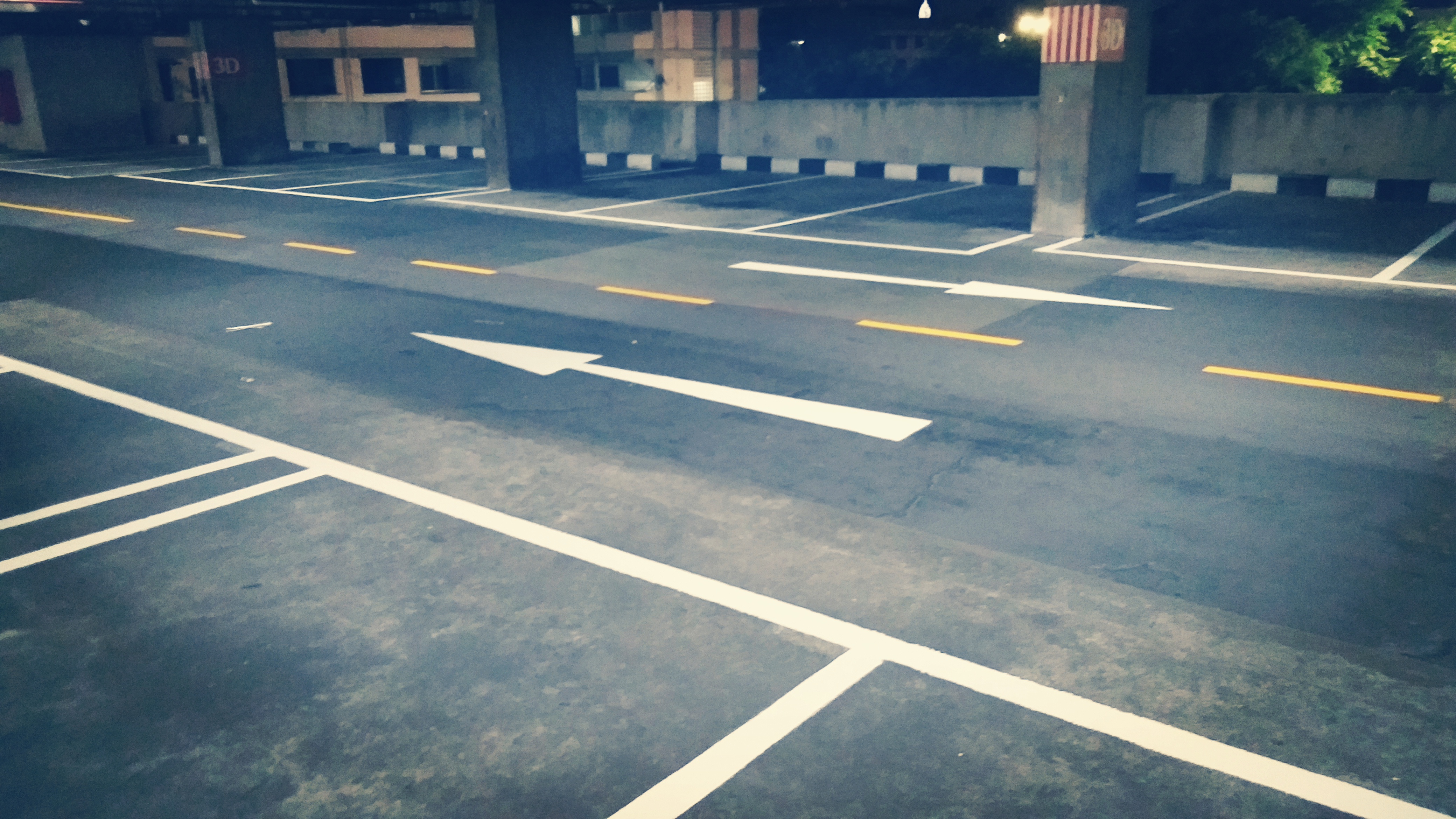 ตีเส้นช่องจอดรถในคอนโด,อาคารจอดรถ