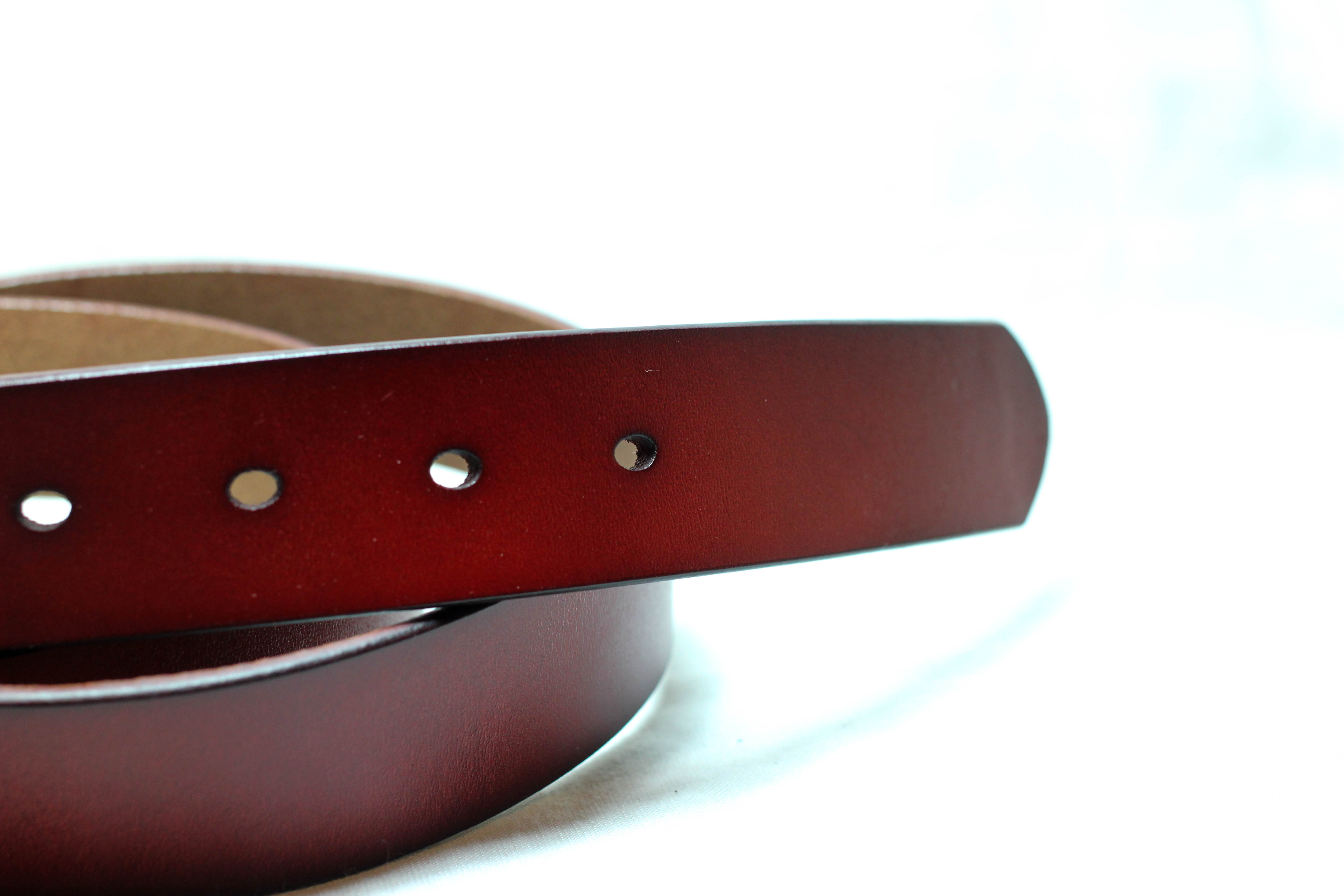 เข็มขัดหนังแท้ผู้ชาย หัวเหล็กเหลี่ยมเท่ สูง 1.2 นิ้ว