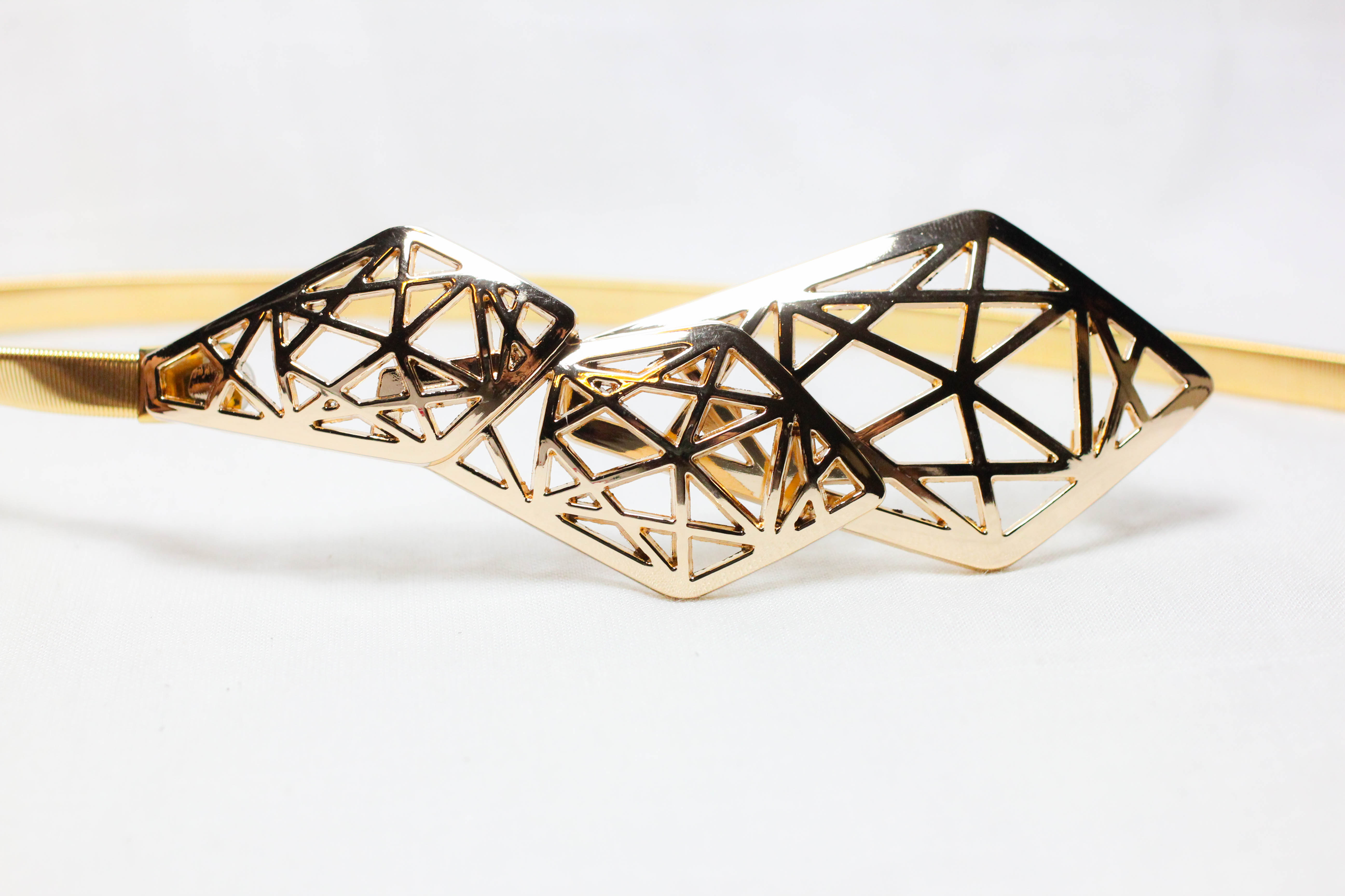 เข็มขัดสปริงสีทอง หัวลายกราฟฟิก สวยน่าใช้