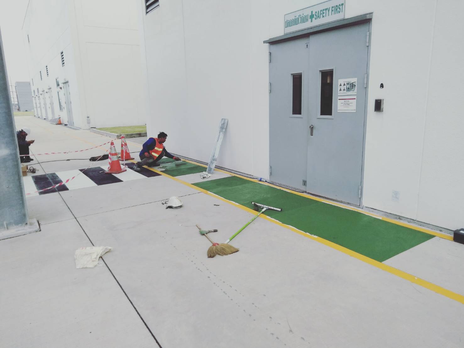 เส้นทางเดินภายในโรงงานราคาตีเส้นทางเดิน