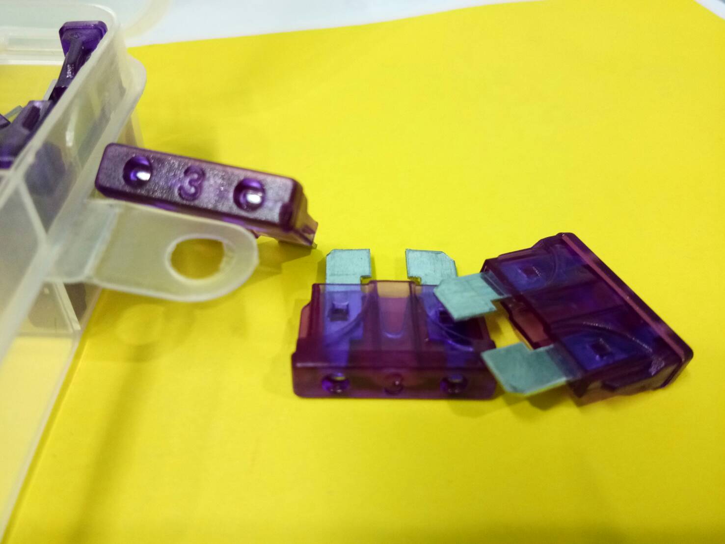 ฟิวส์สแตนดาส ฟิวส์เสียบ 3 แอมป์ Standard Type DC 9-32 V.10 ตัว/ แพ็ค