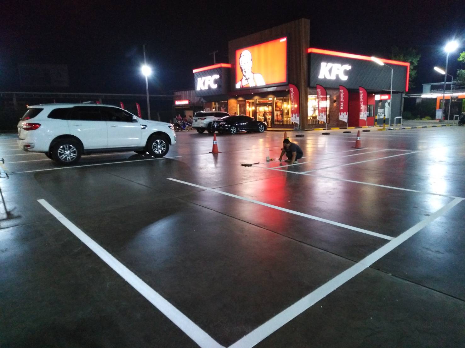 ตีเส้นช่องจอดรถยนต์,รถมอเตอร์ไซค์ตีเส้นจราจรภายในโณงงาน