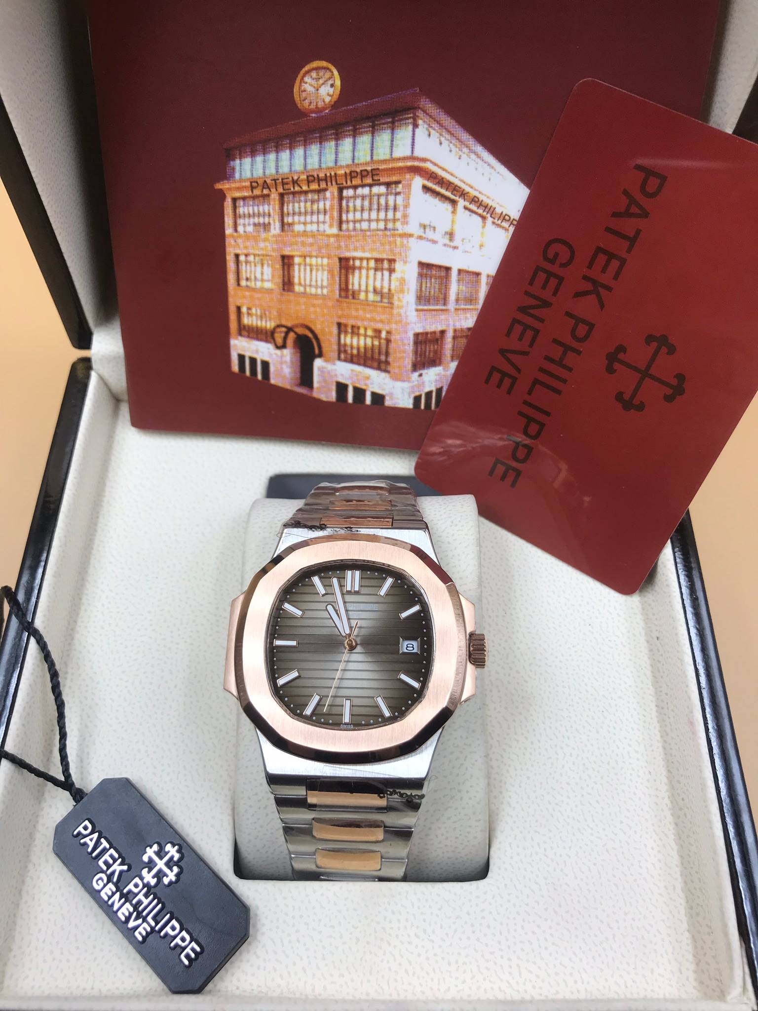 นาฬิกา Patek Philippe รุ่น Men Nautilus สายเลสสี 2K งาน Mirror Swiss หน้าน้ำตาลอ่อน