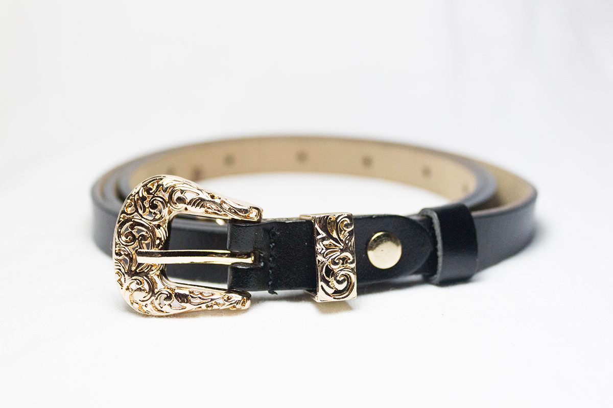 เข็มขัดวินเทจเส้นเล็ก หัวสีทองหนังสีดำ
