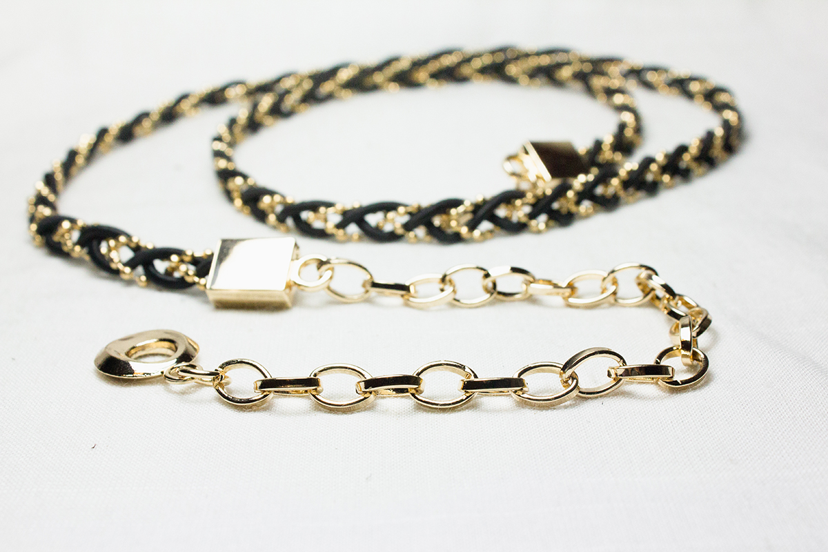 เข็มขัดปลายห้อย สายโซ่สีทองสวย สายในดำ