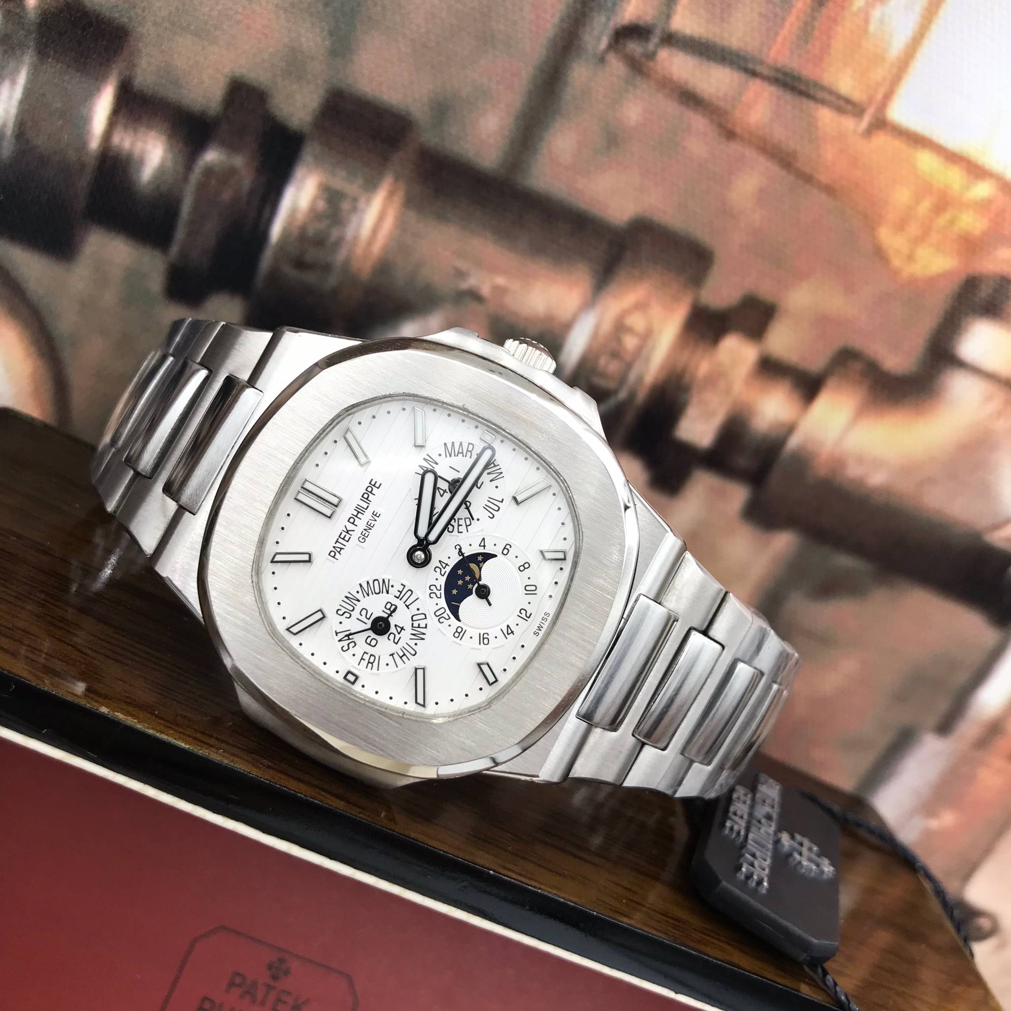 นาฬิกา Patek Philippe รุ่น Men's Nautilus Chronograph สีเงิน สายเลสสีเงิน หน้าปัดสีขาวงาน Mirror Swiss
