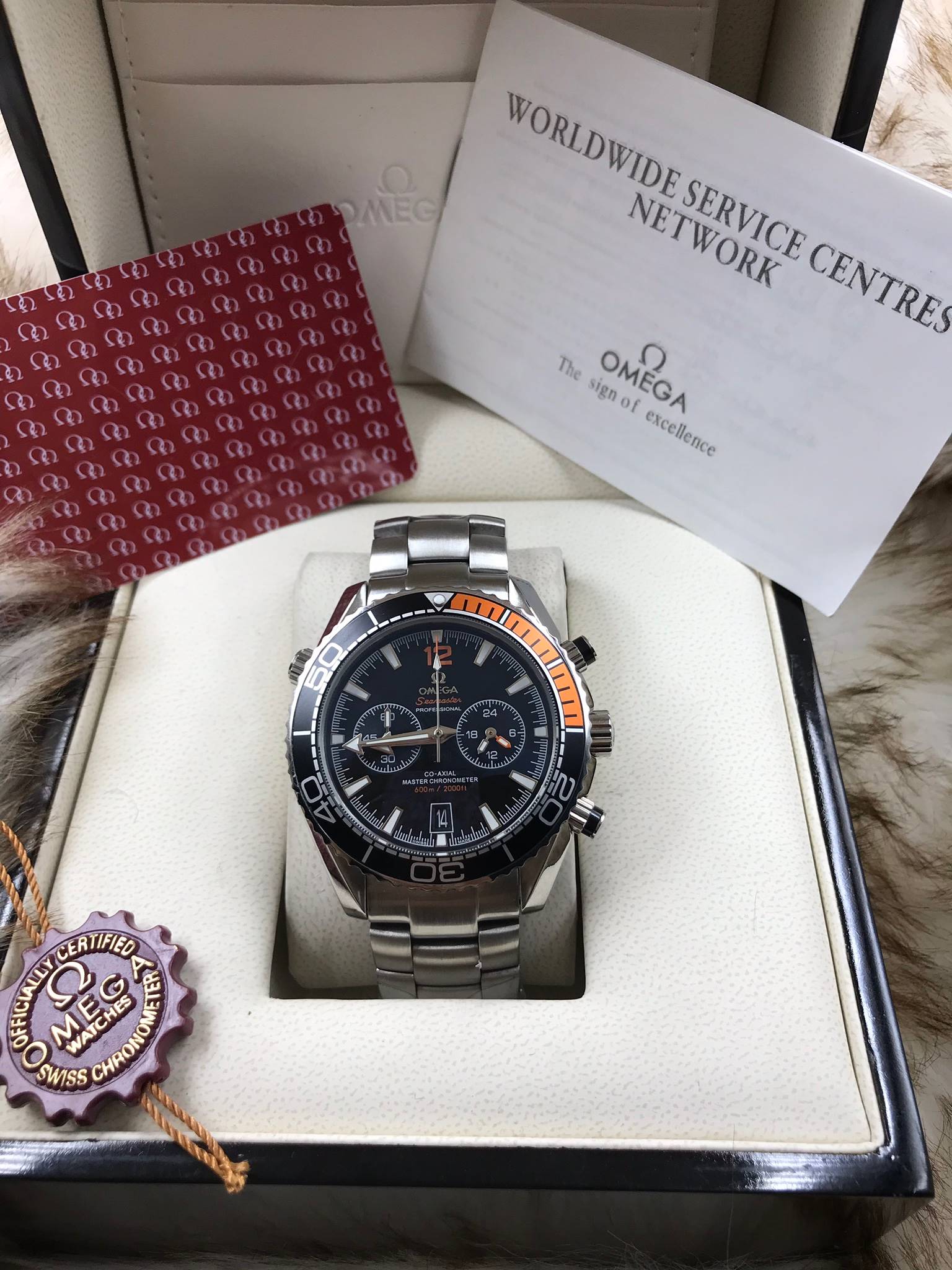 นาฬืกา Omega รุ่น Seamaster Planet Ocean 600M Chronograph กรอบเซรามิคสีดำ-ส้ม สายเลสสีเงิน