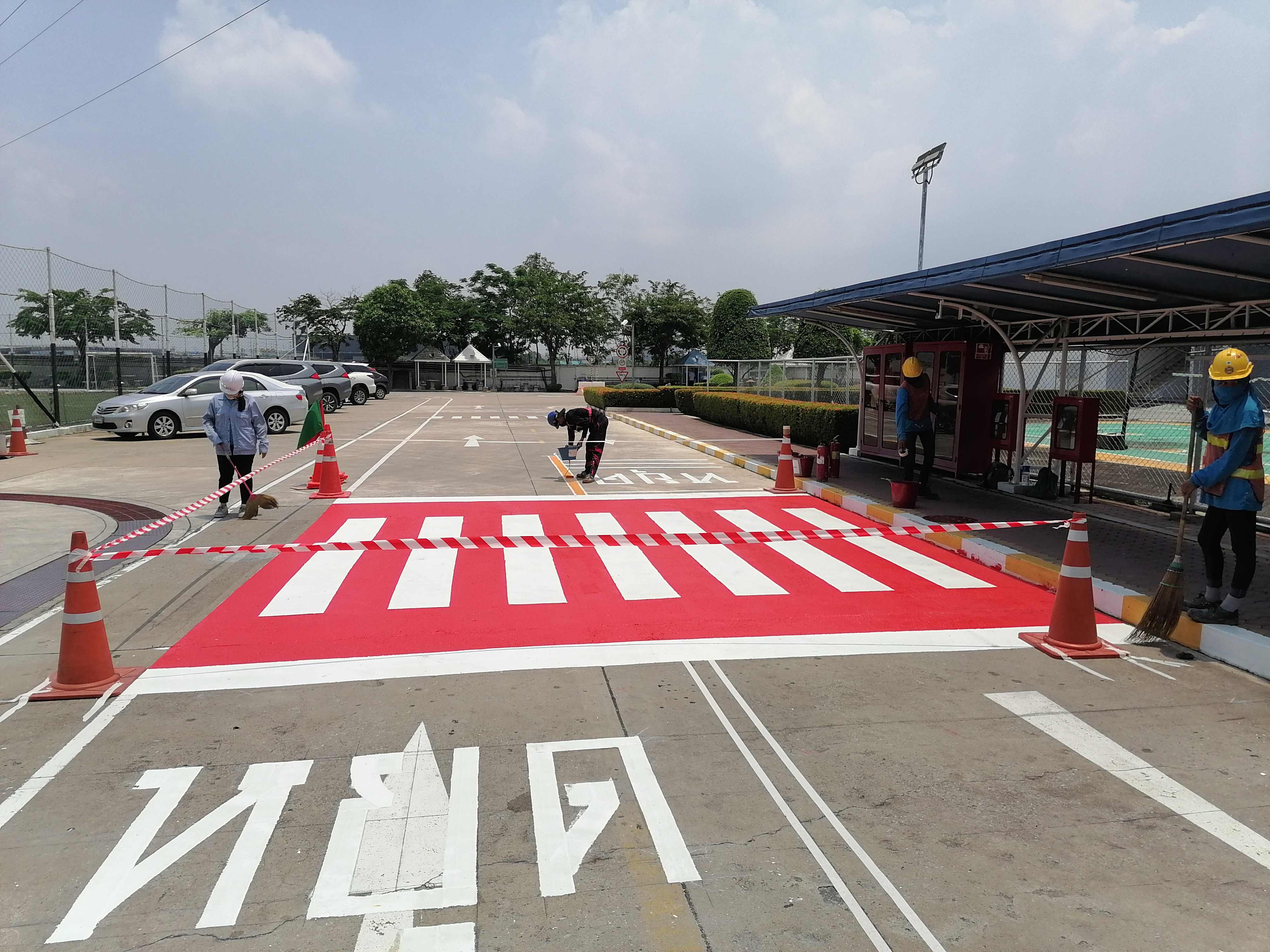 งานตีเส้นจราจร สีเทอรืโมพลาสติก ทางม้าลายสีแดง