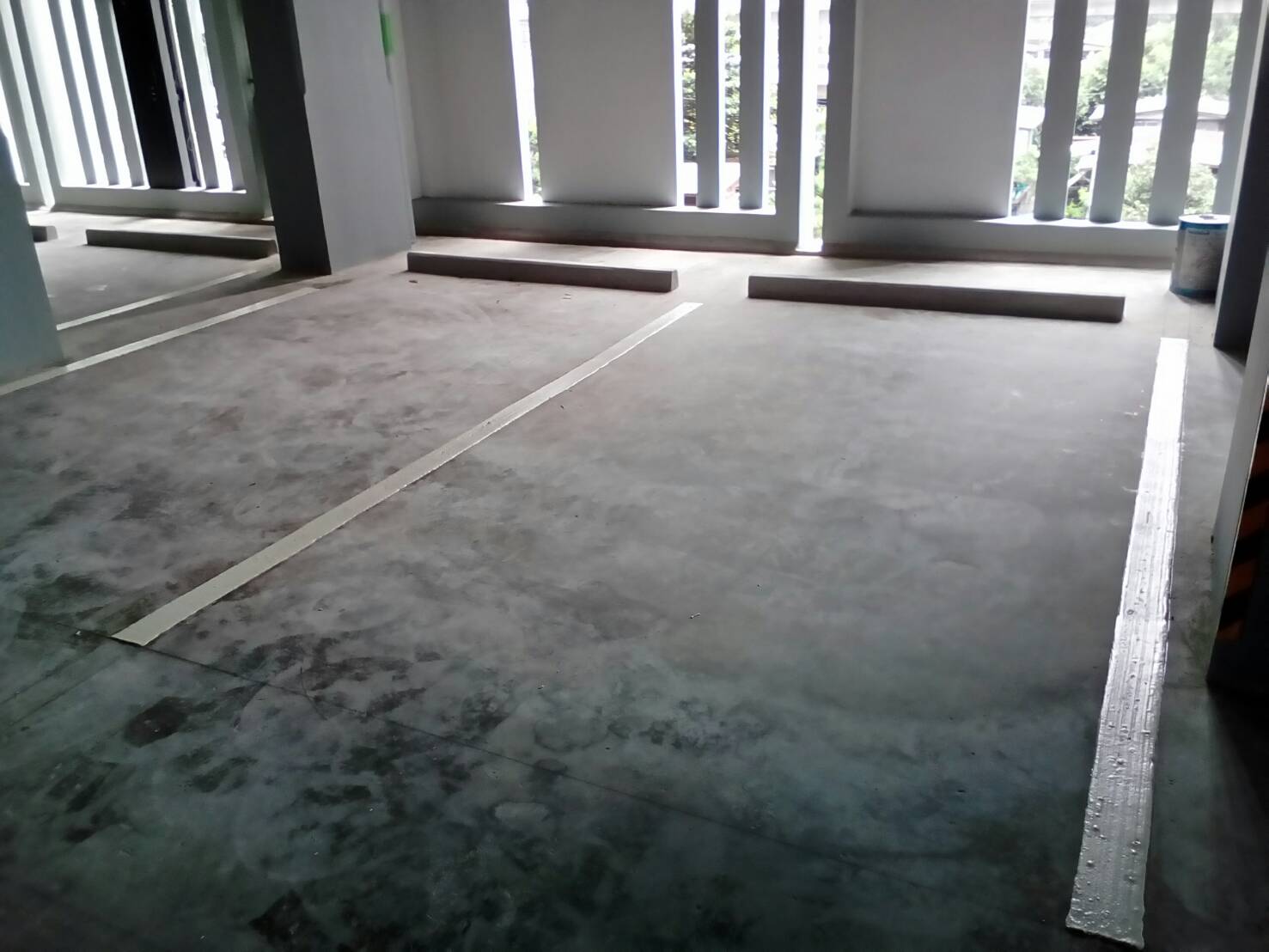 ตีเส้นช่องจอดรถภายในคอนโด กทม