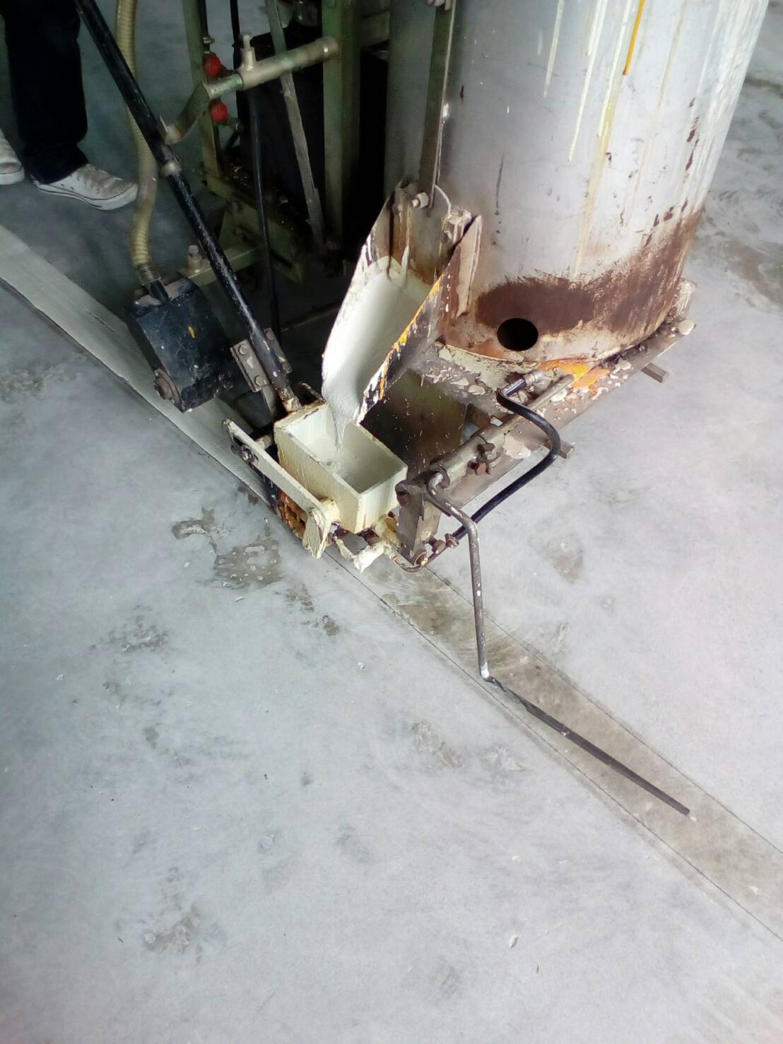 ตีเส้นช่องจอดรถภายในคอนโด กทม