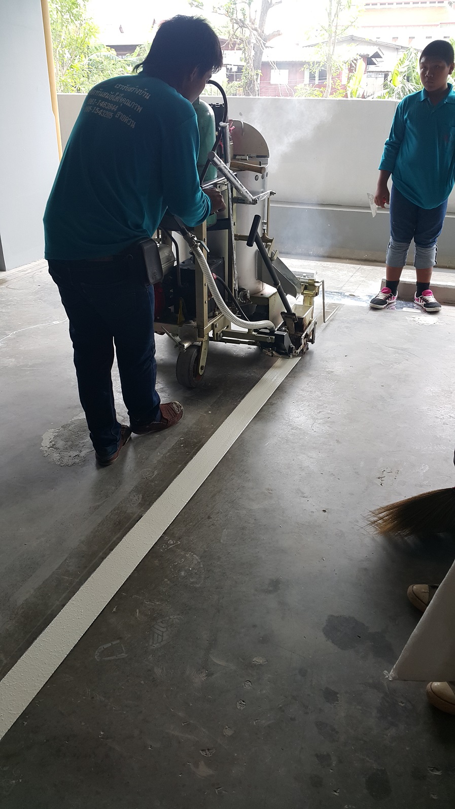 เส้นช่องจอดรถ,สีเทอร์โมพลาสติกและสีอีบ๊อคซี่