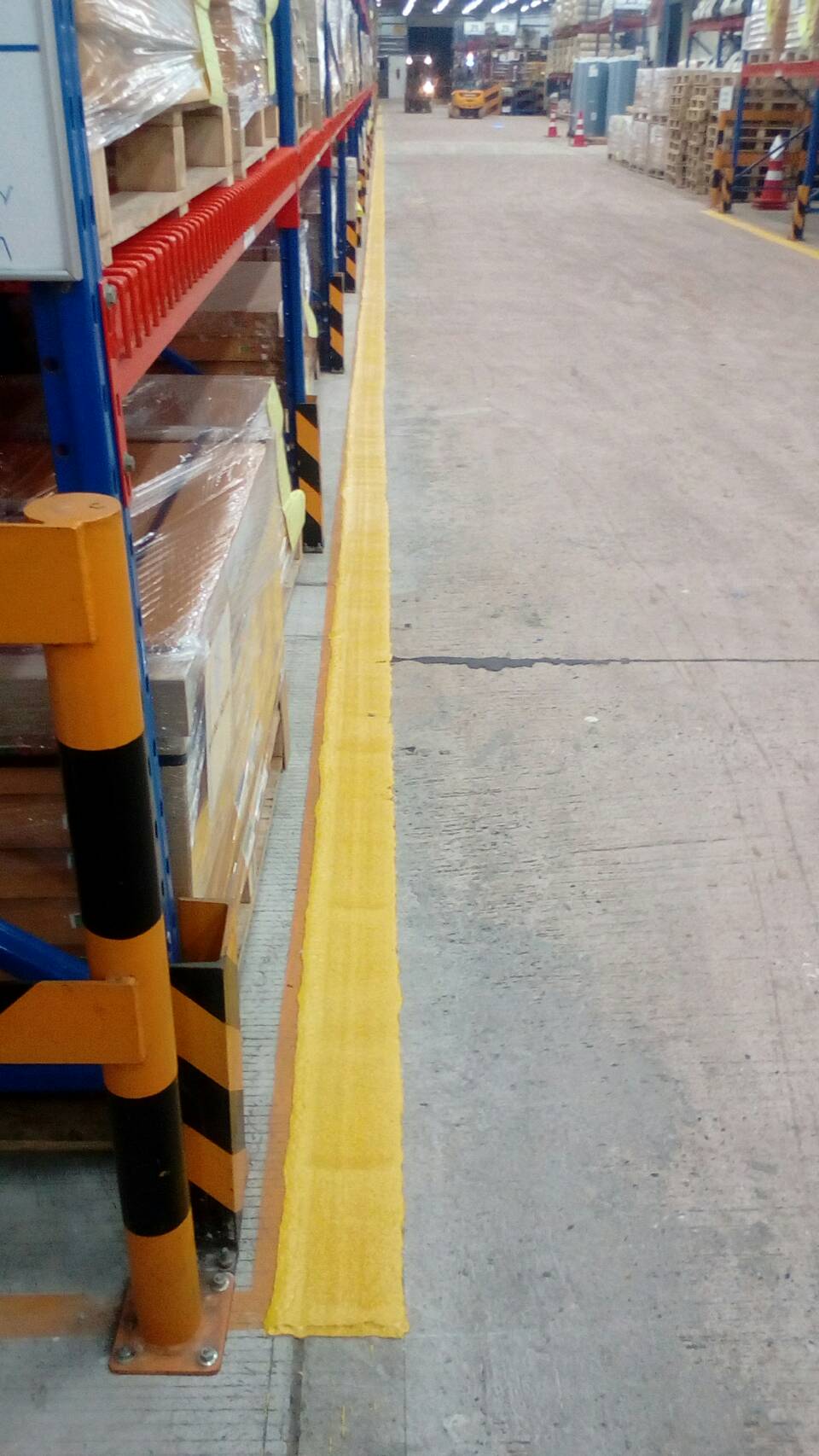 งานตีเส้นด้วยสีเทอรืโมพลาสติก,สีพื้นกันลื่นภายในโรงงาน