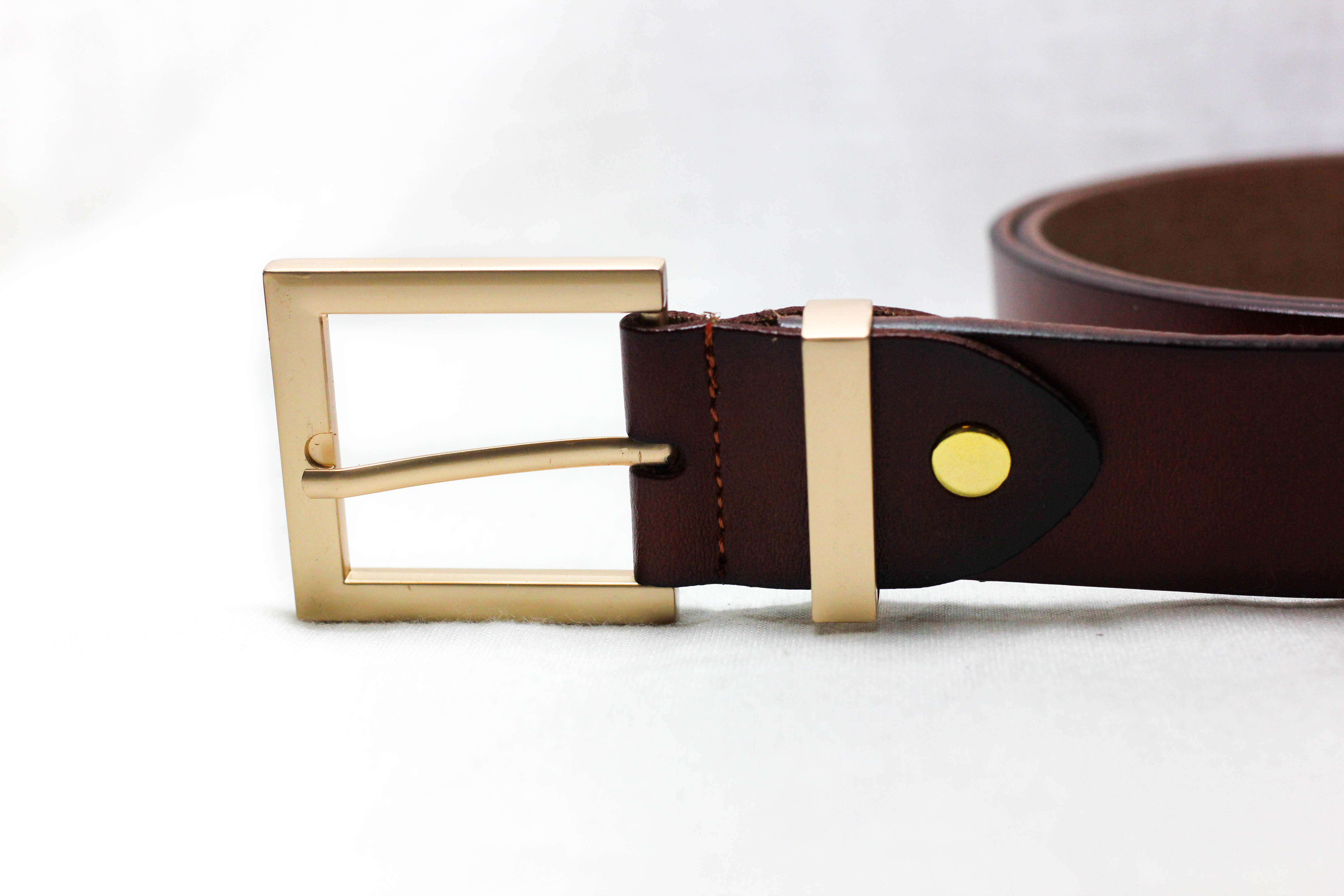 เข็มขัดหนังแท้ผู้ชาย หัวเหล็กเหลี่ยมเท่ สูง 1.2 นิ้ว