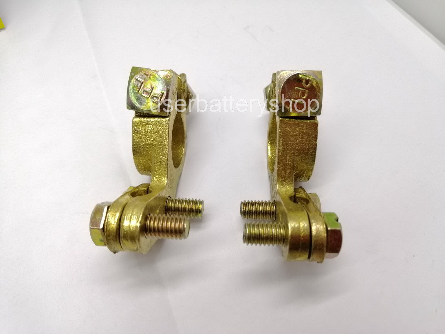 ขั้วแบตเตอรี่ทองเหลืองแท้ แบบฉีด ขั้วบวก ขั้วลบ (+,-) สำหรับไฟ DC 12V.-24V.(แผงสีเหลือง) พร้อมยางหุ้มขั้ว ปลอกตะกั่วเพิ่มขนาด หางปลาทองเหลือง แหวนกันขี้เกลือ หัวน๊อตจานจักร