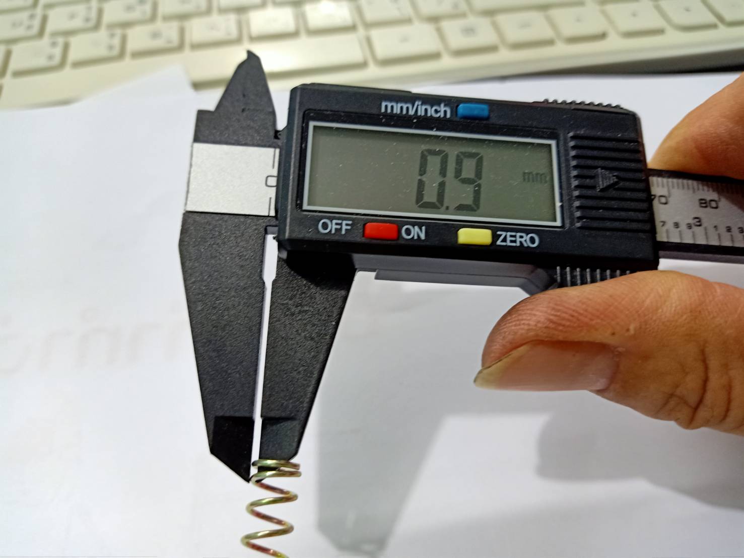 2 เส้น สปริง-ดัน ลวด 0.9 มิล x รูใน 5.4 มิล x วงนอก 7.2 มิล x ยาว 30 cm Pressure spring PS-09730